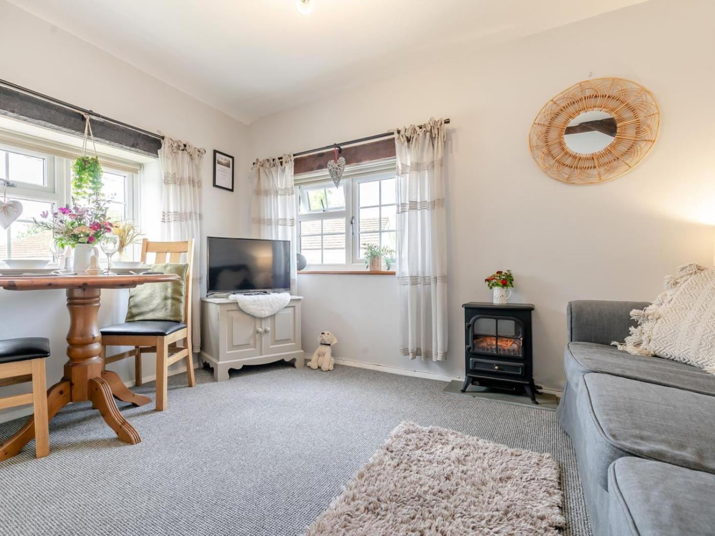 One-Bedroom House photo 3