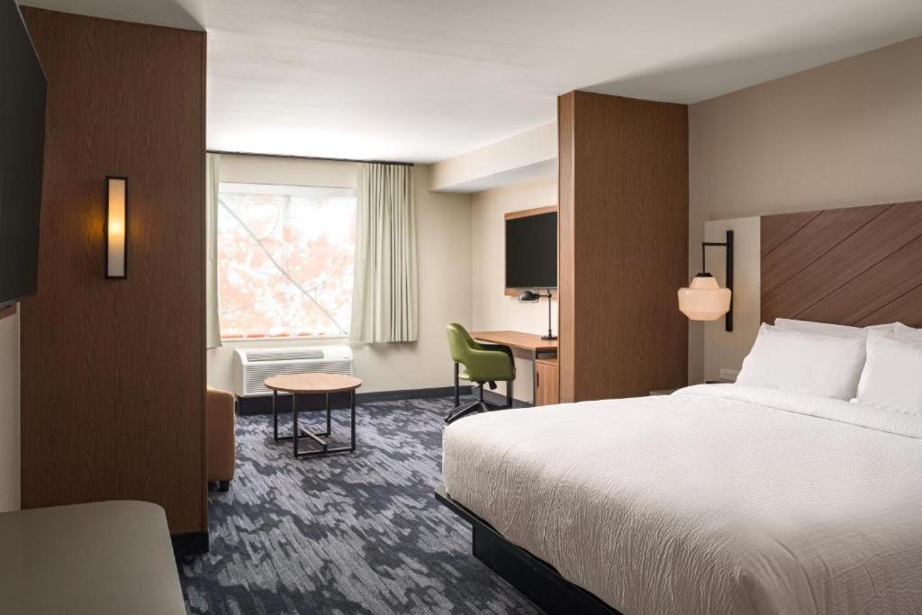 King Suite with Sofa Bed - Hearing Accessible