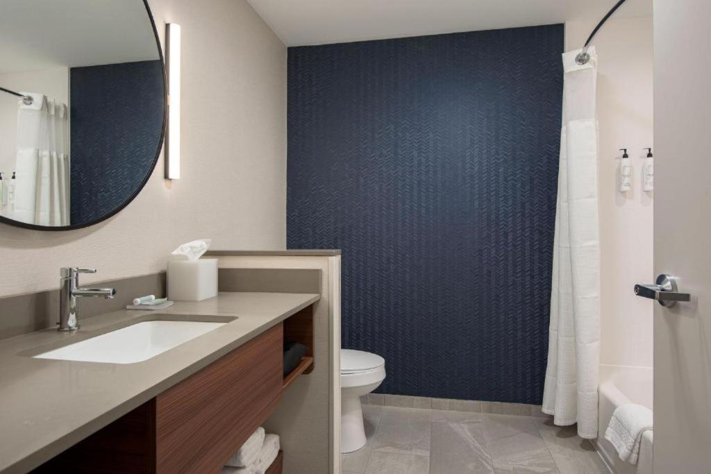 Queen Room with Two Queen Beds - Mobility and Hearing Accessible