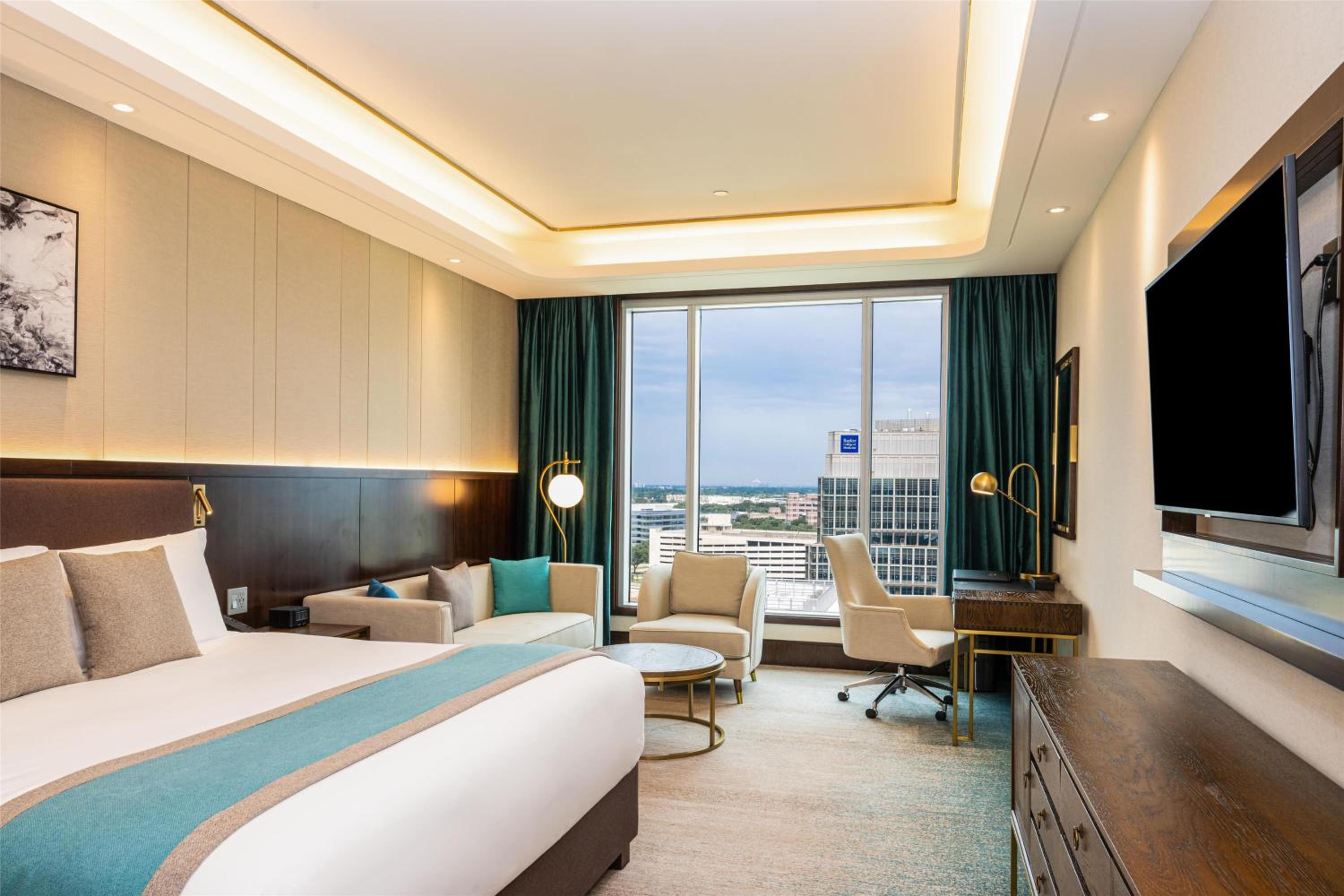 Deluxe One-Bedroom Suite with One King Bed - Photo 4