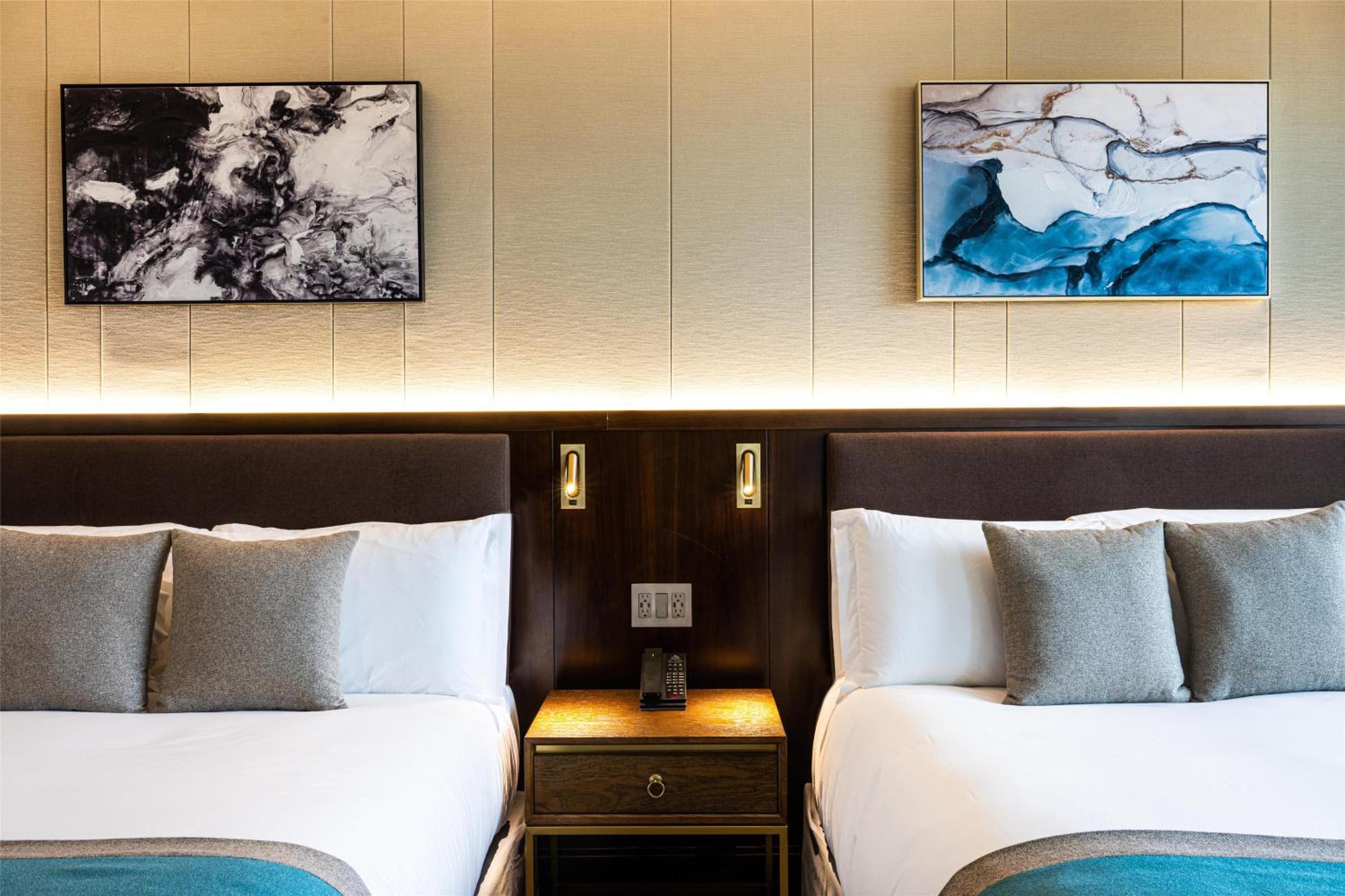 Deluxe Studio with Two Queen Beds and Bath Tub - Mobility and Hearing Accessible - Photo 8