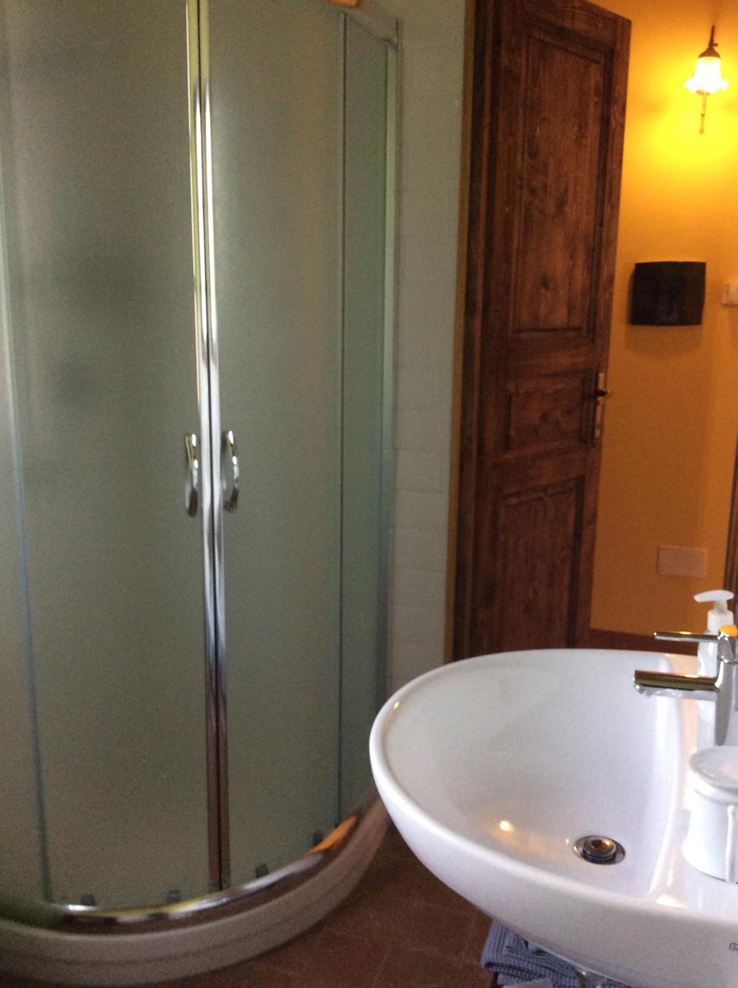 Standard Double Room - Photo 6