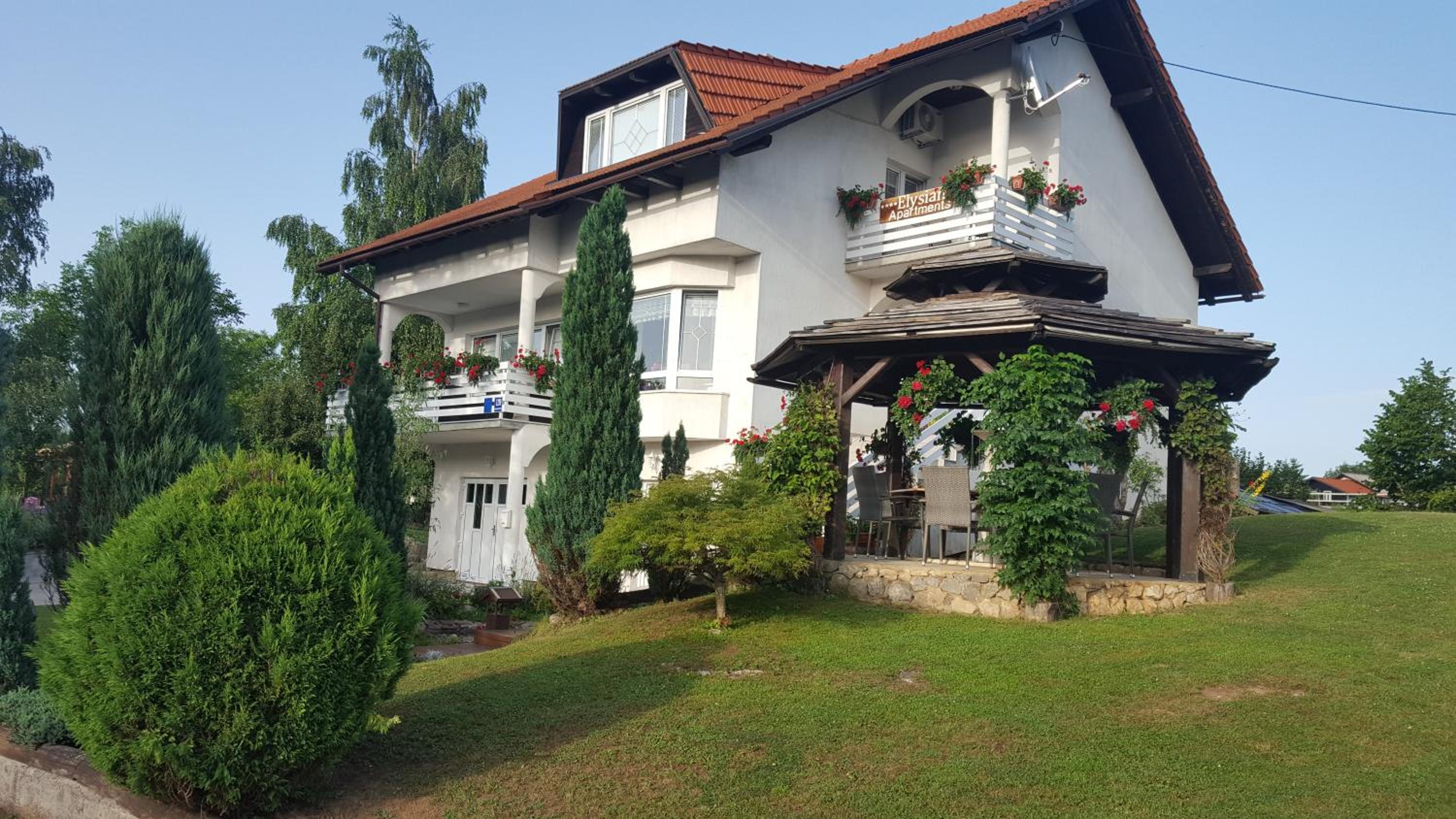 Two-Bedroom Apartment with Balcony - Photo 10