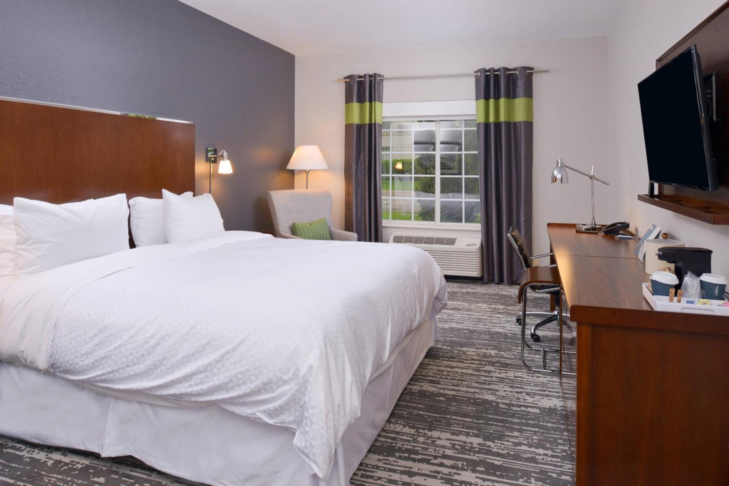 King Room with Bathtub - Mobility Access