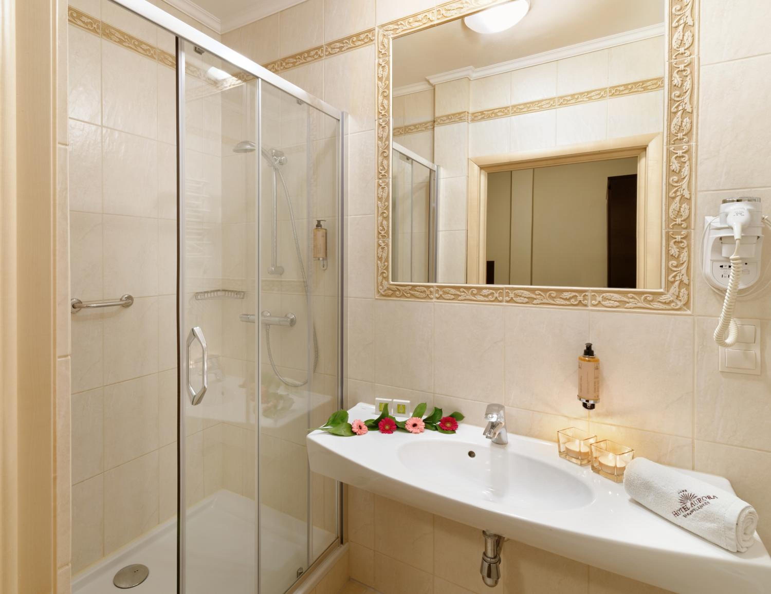 Double or Twin Room with Extra Bed photo 3