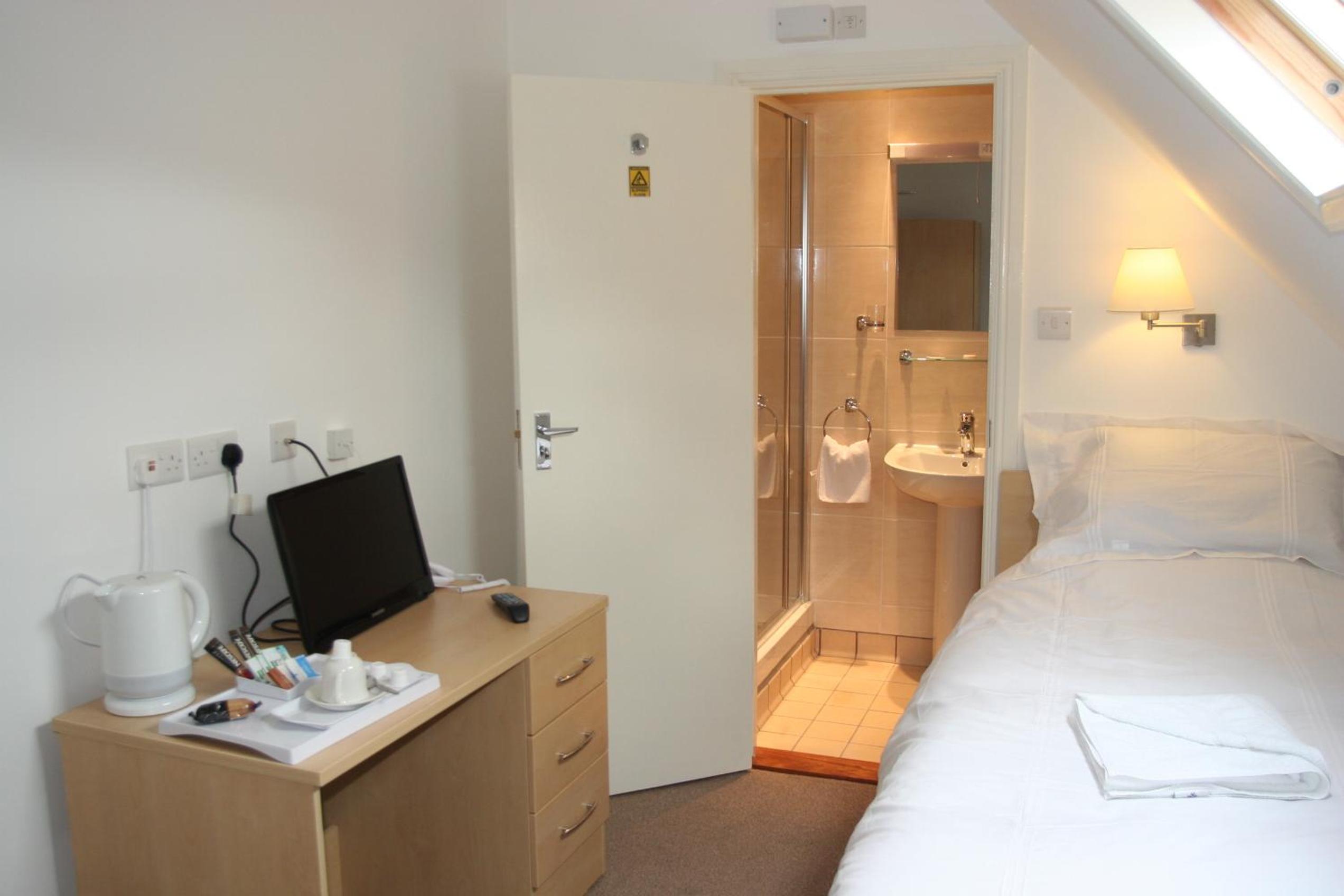 Single Room - En Suite photo 3