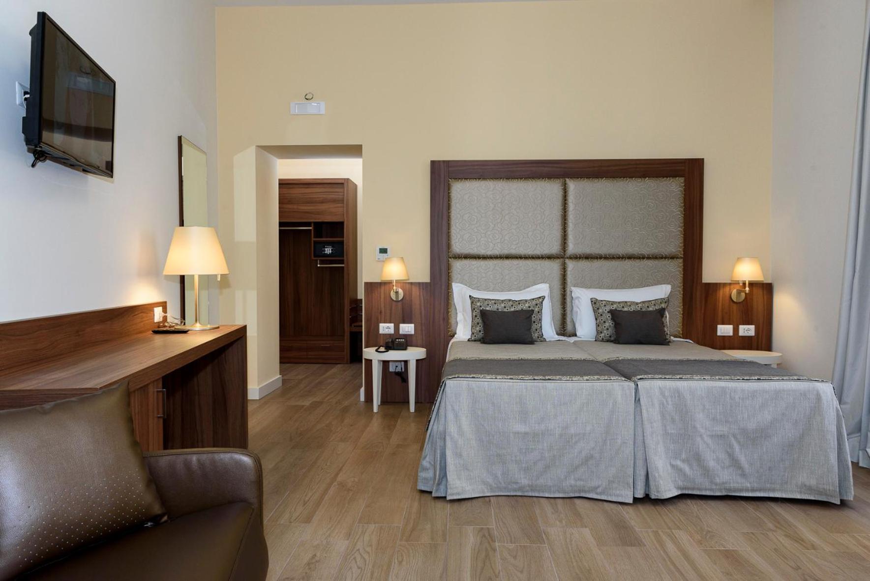 Luxury Double Room with Extra Bed photo 1
