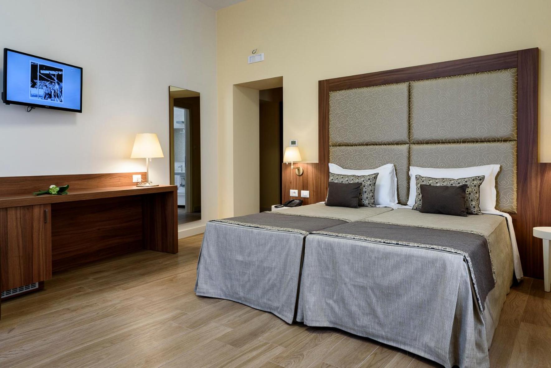 Luxury Double Room with Extra Bed photo 2