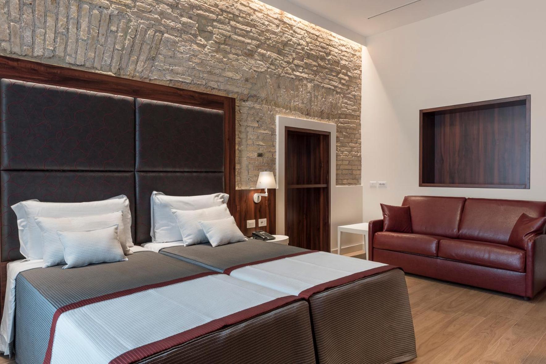 Luxury Double Room with Extra Bed photo 2