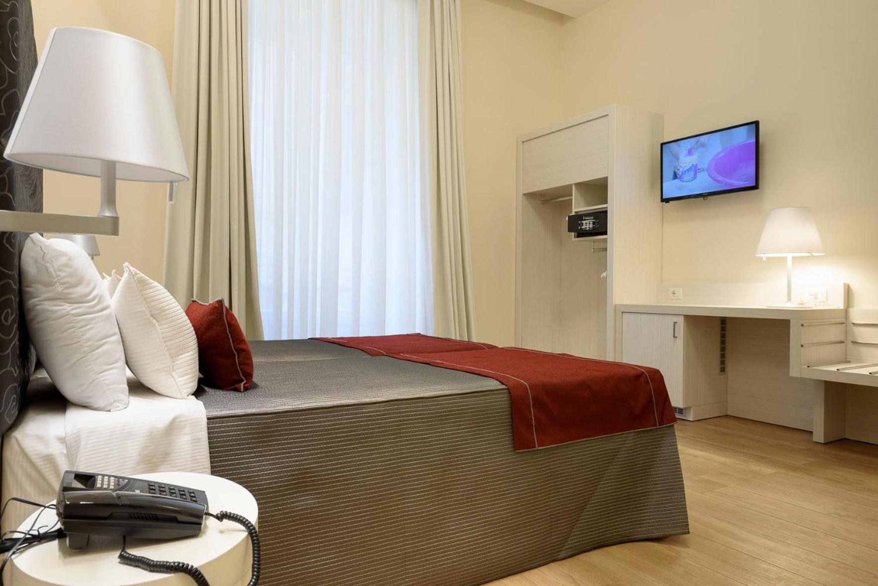 Luxury Double Room with Extra Bed photo 3