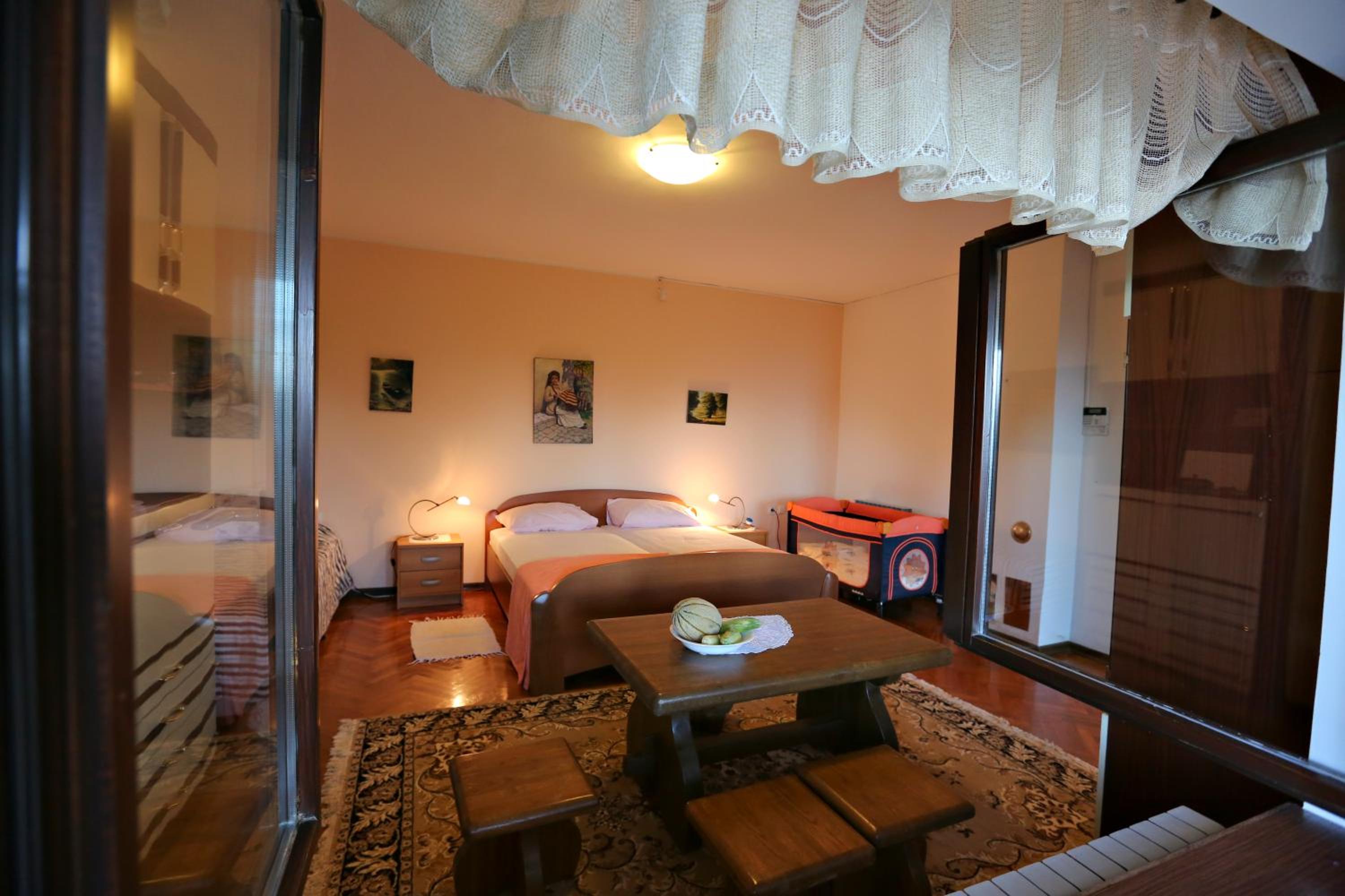 Studio Apartment photo 1