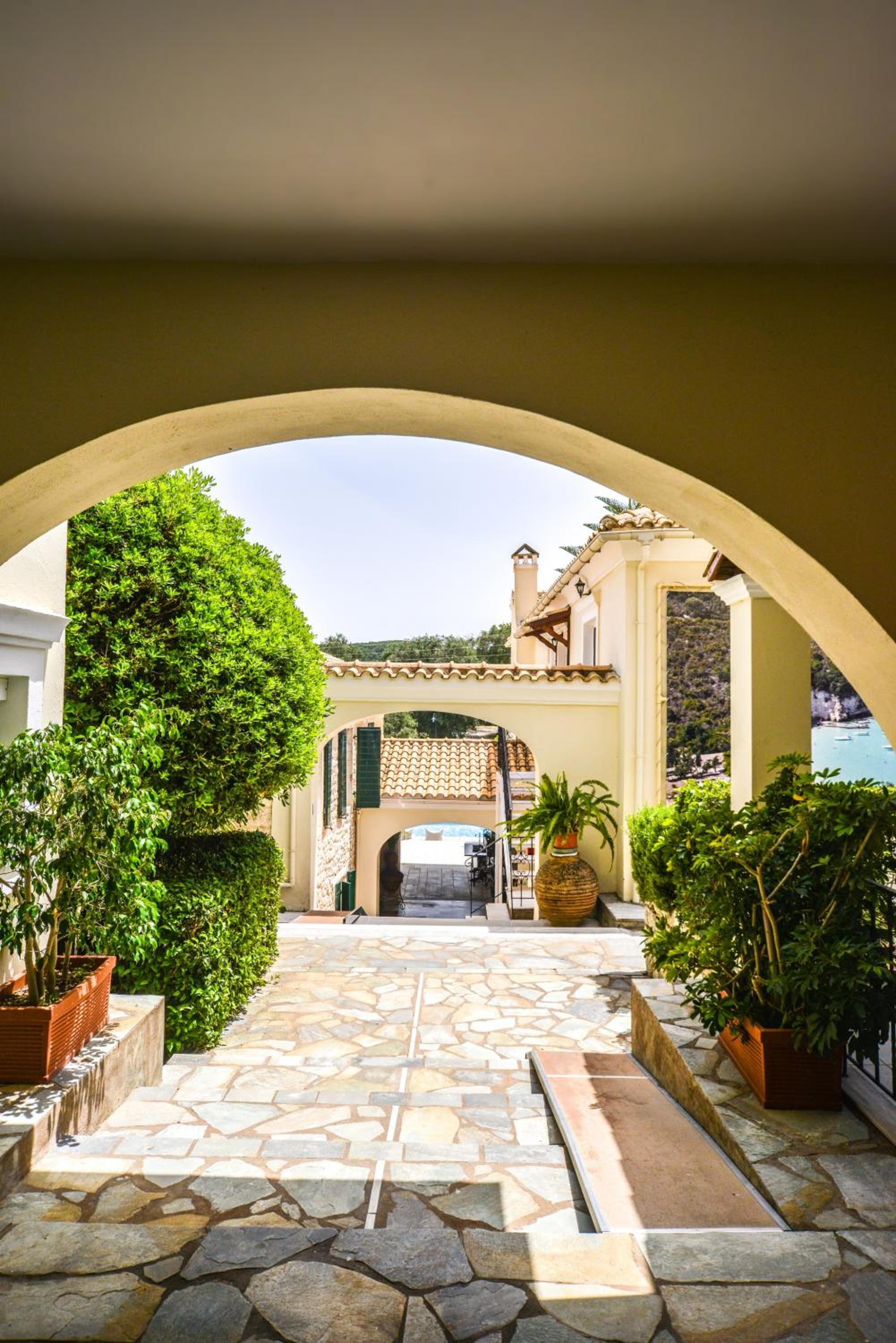 Double Room with partial Garden View - Photo 1
