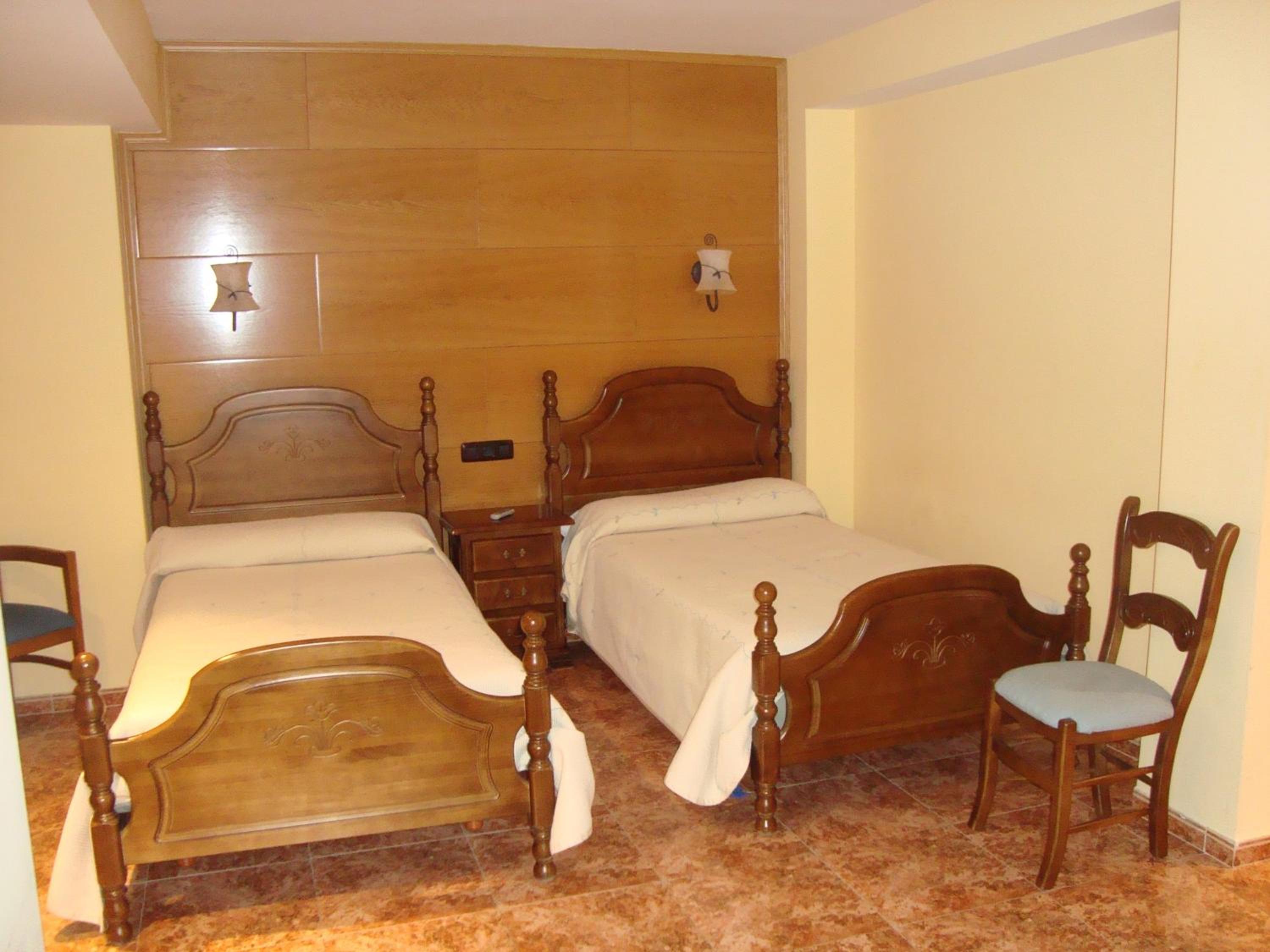 Twin Room - Photo 9
