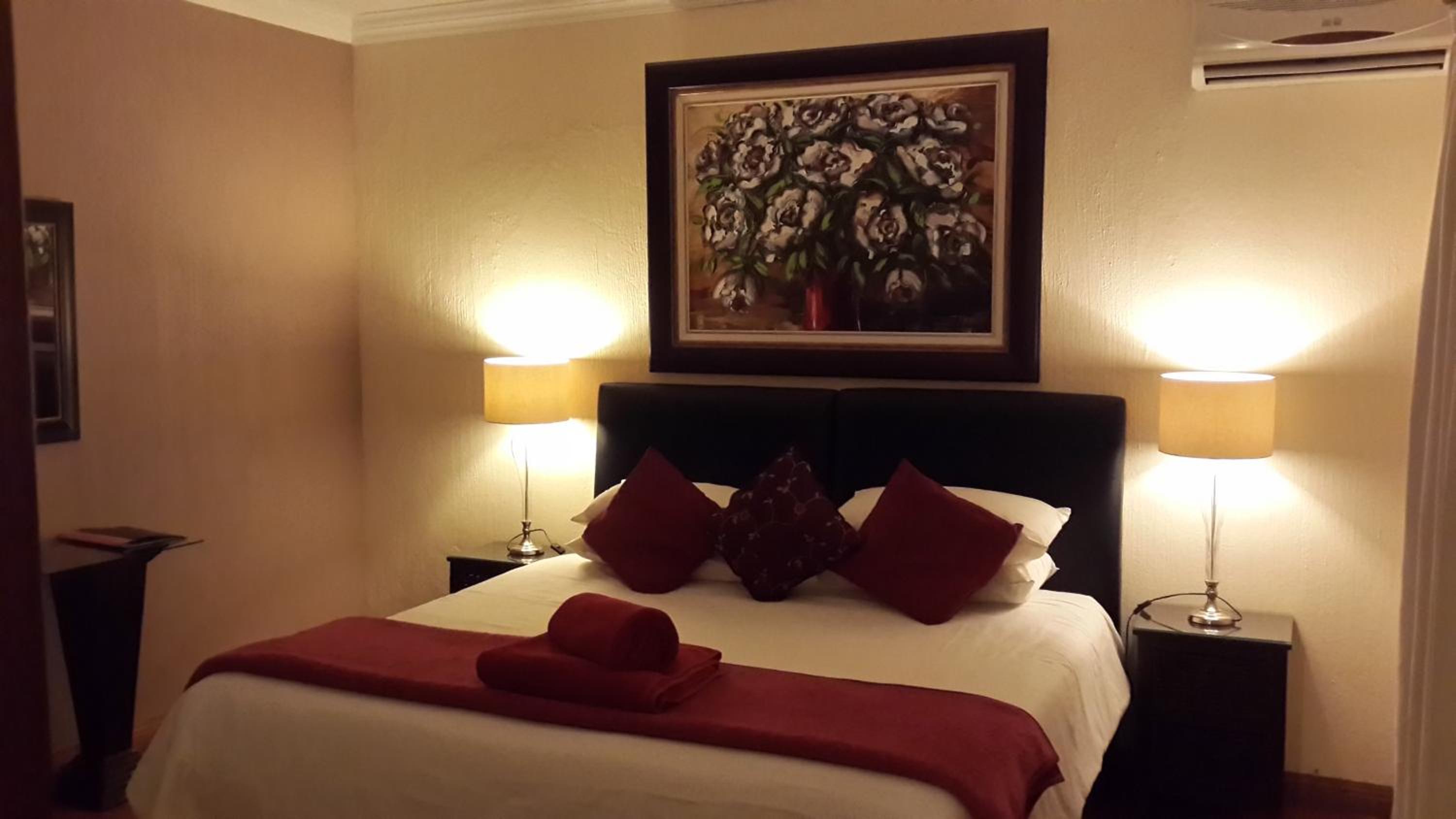 Large Double or Twin Room - Photo 3