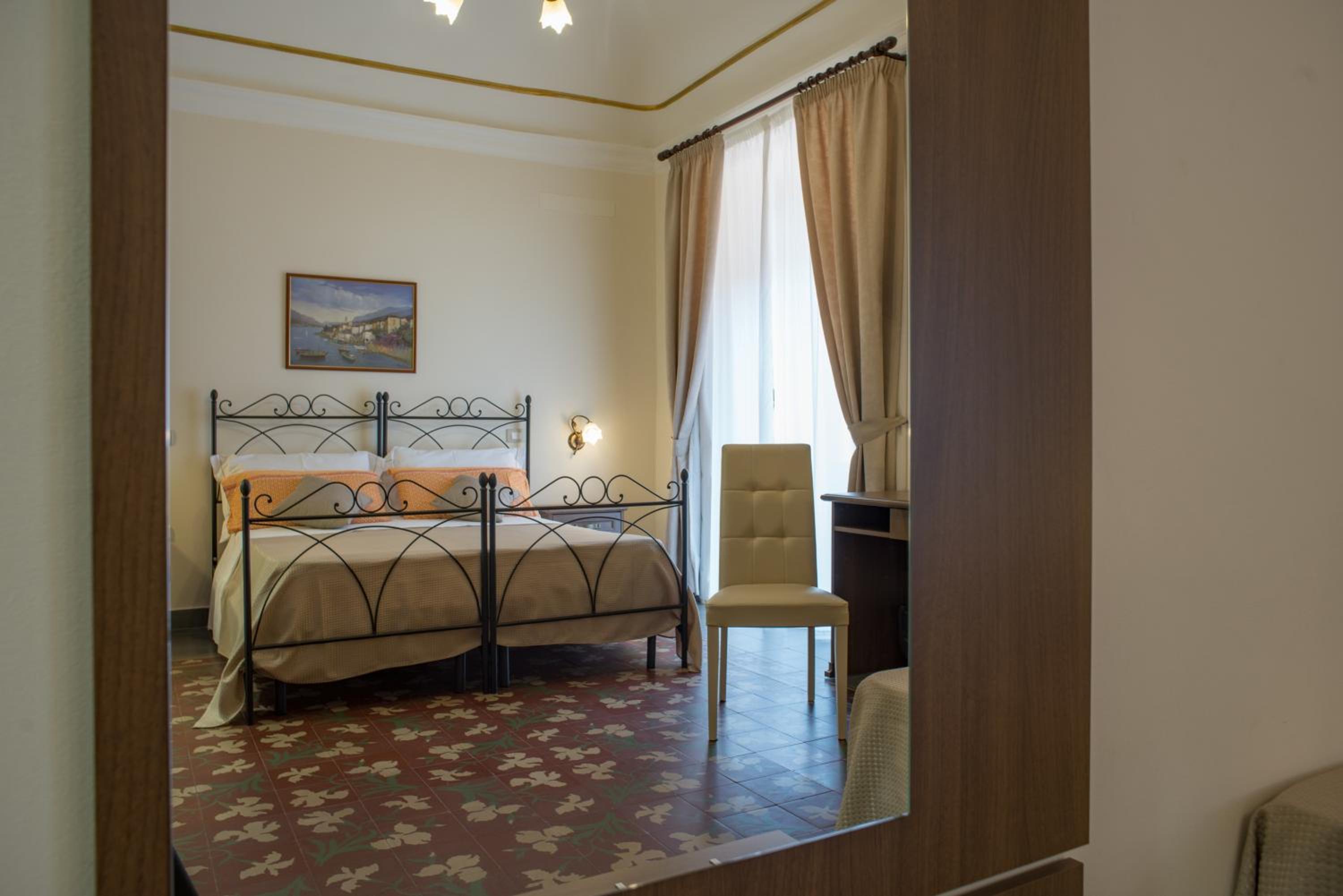 Triple Room with Balcony - Photo 5
