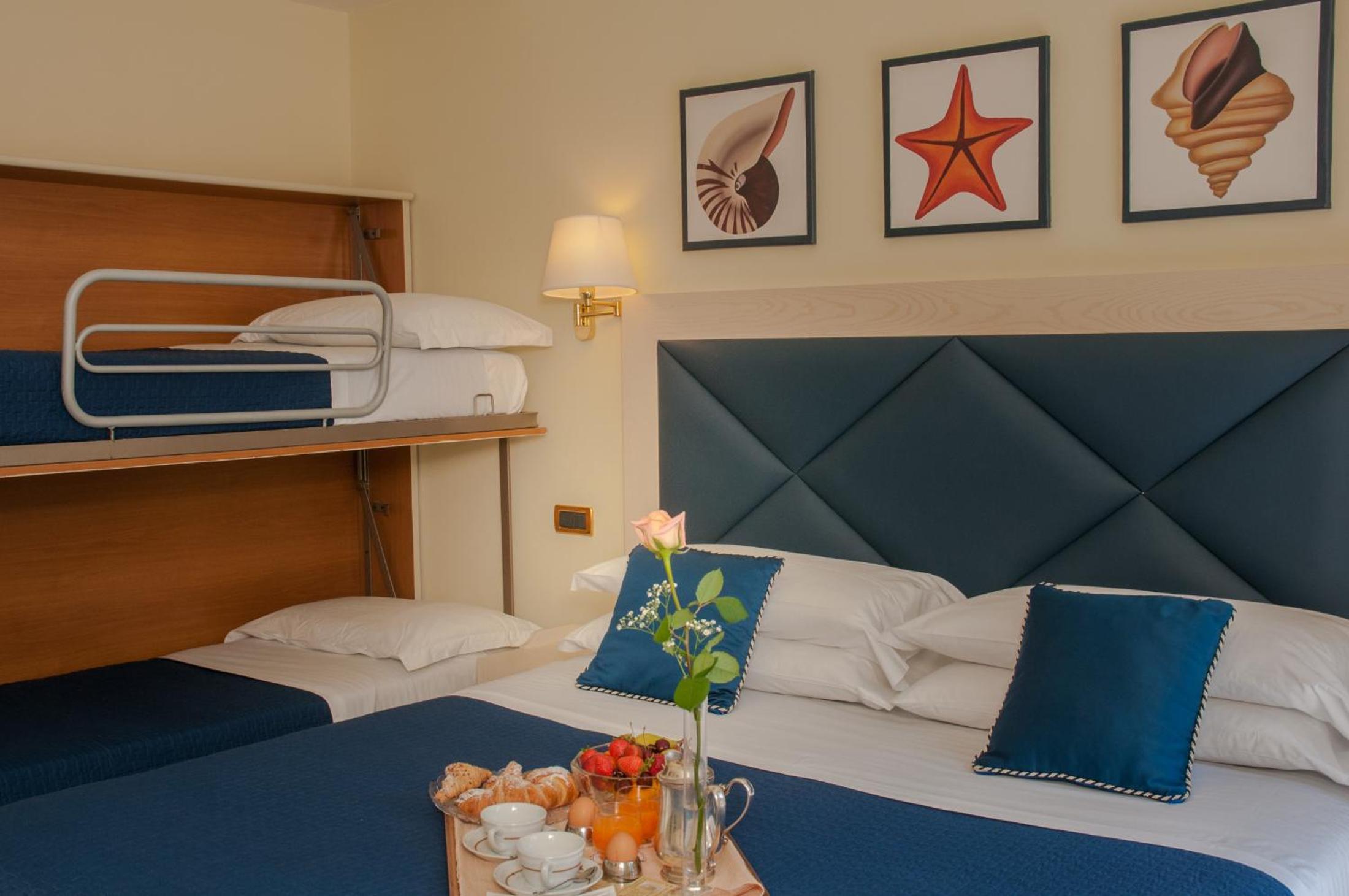 Premium Quadruple Room - Photo 4