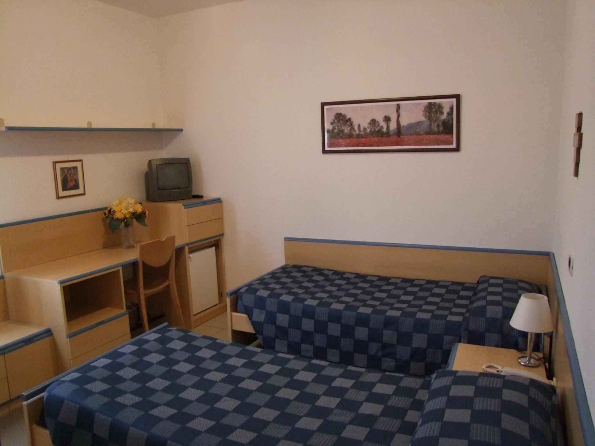 Budget Twin Room photo 3