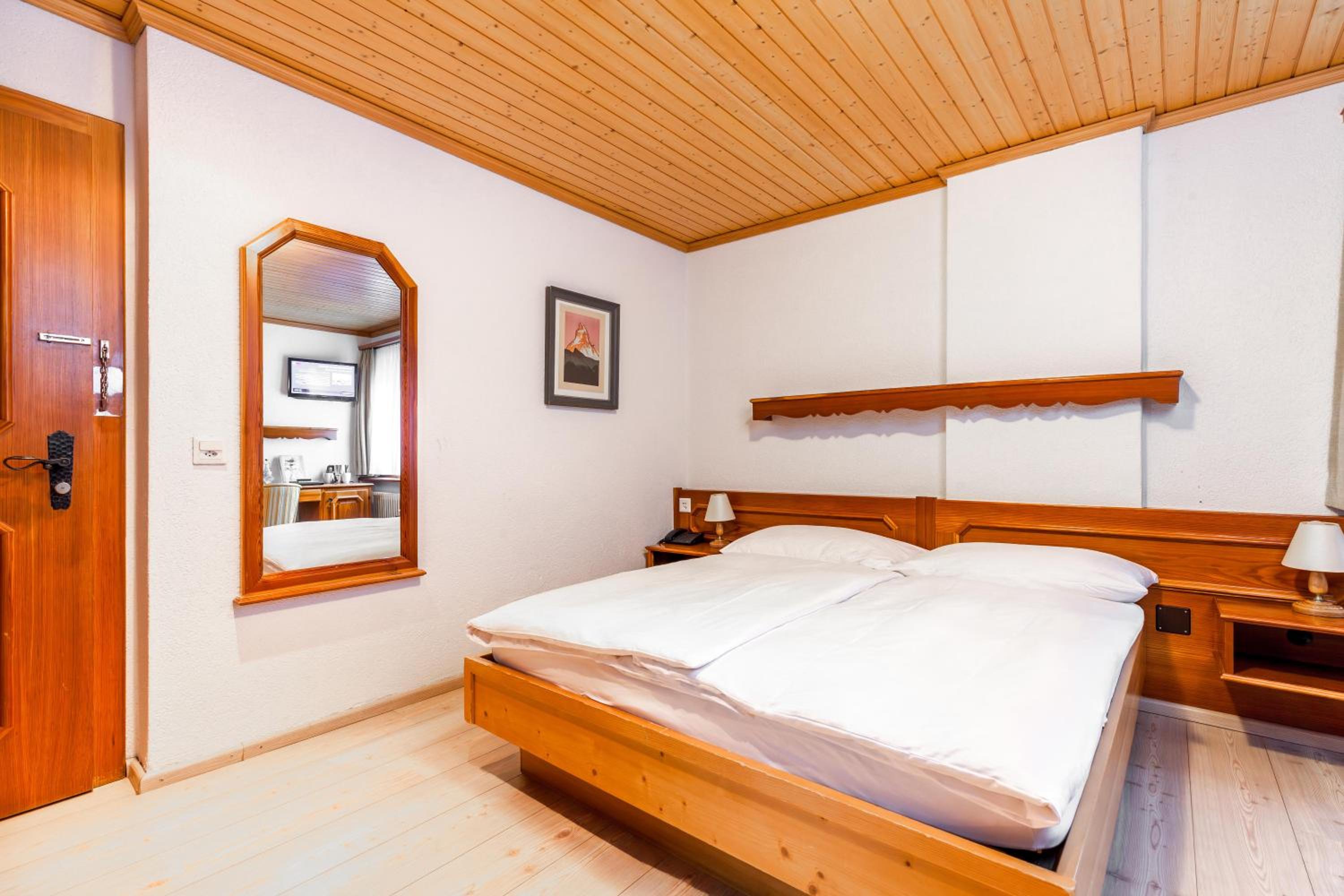 Double Rooms with Grandlit