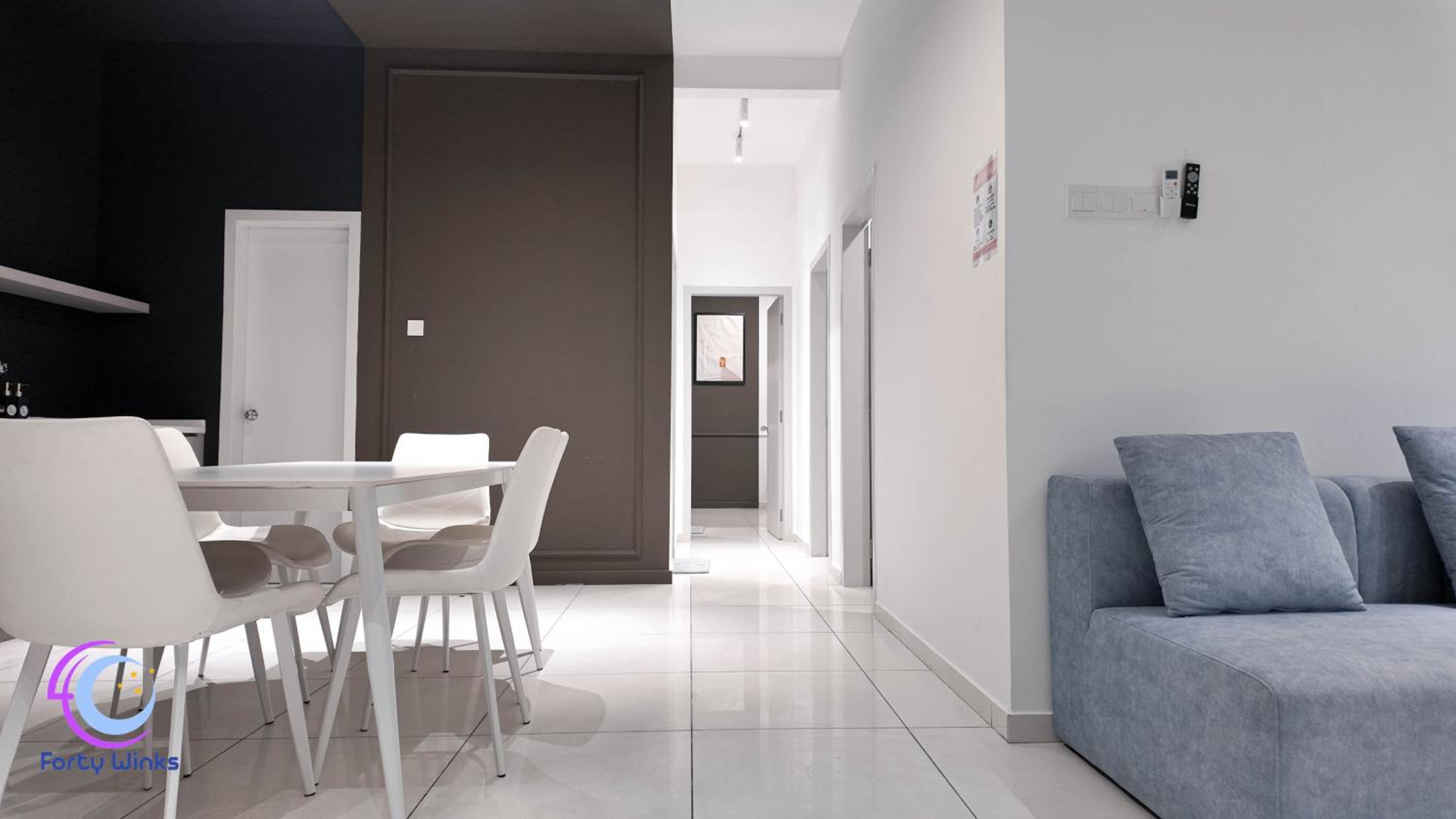 Three-Bedroom Apartment with Balcony - Photo 11