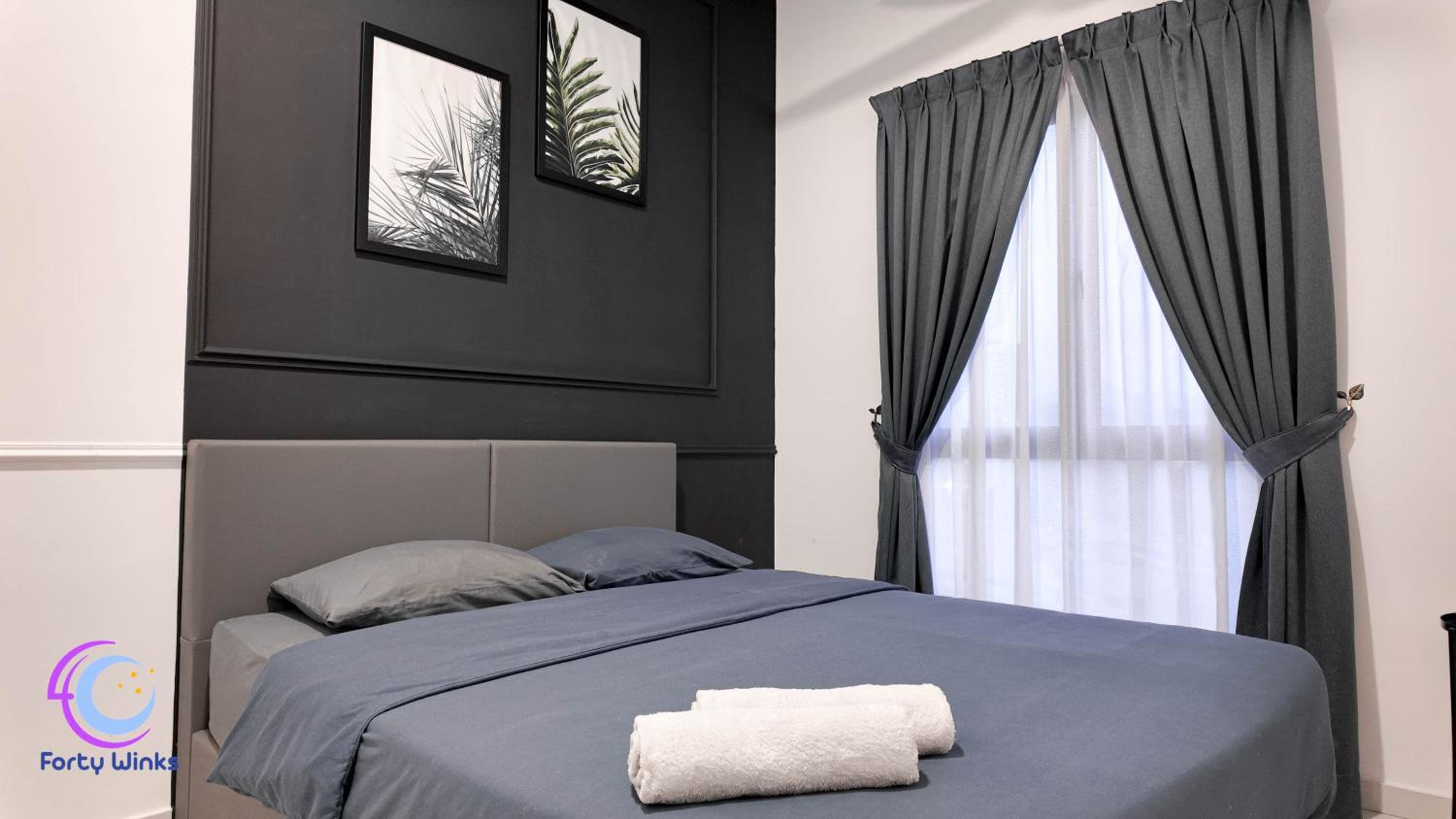 Three-Bedroom Apartment with Balcony - Photo 15