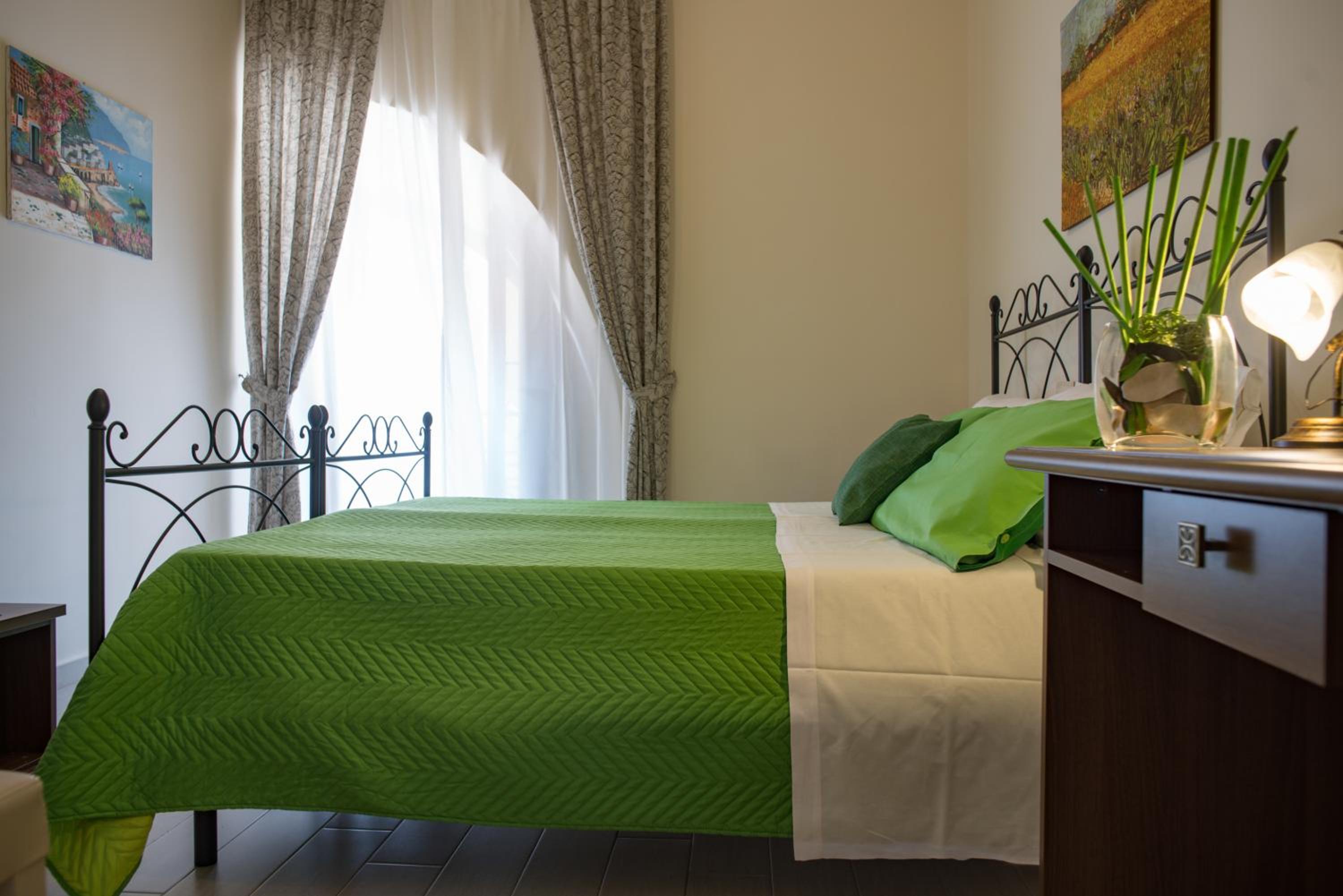 Double Room with Private Bathroom - Photo 4
