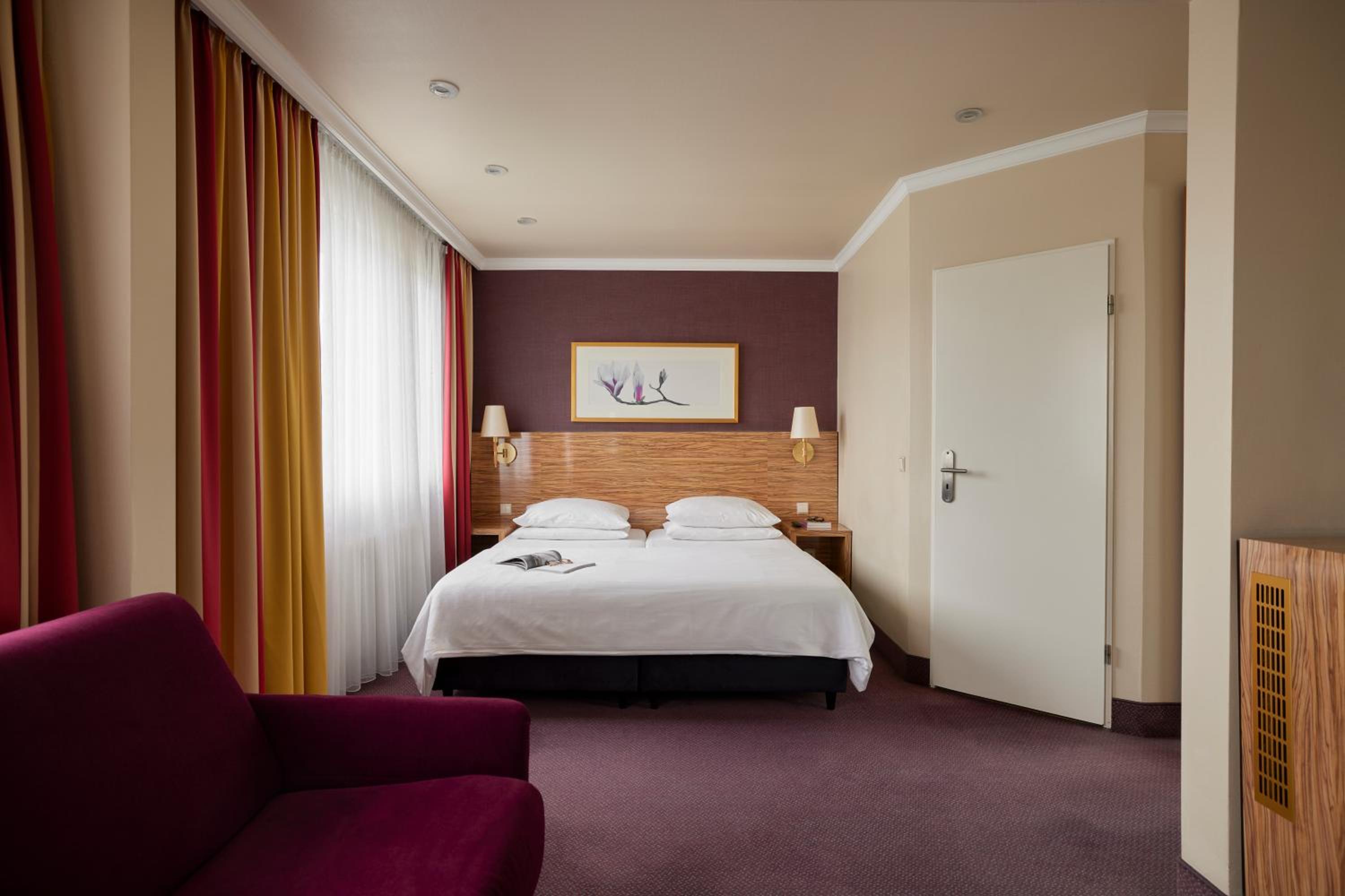 Family Room with double bed and sofa bed thumbnail 6