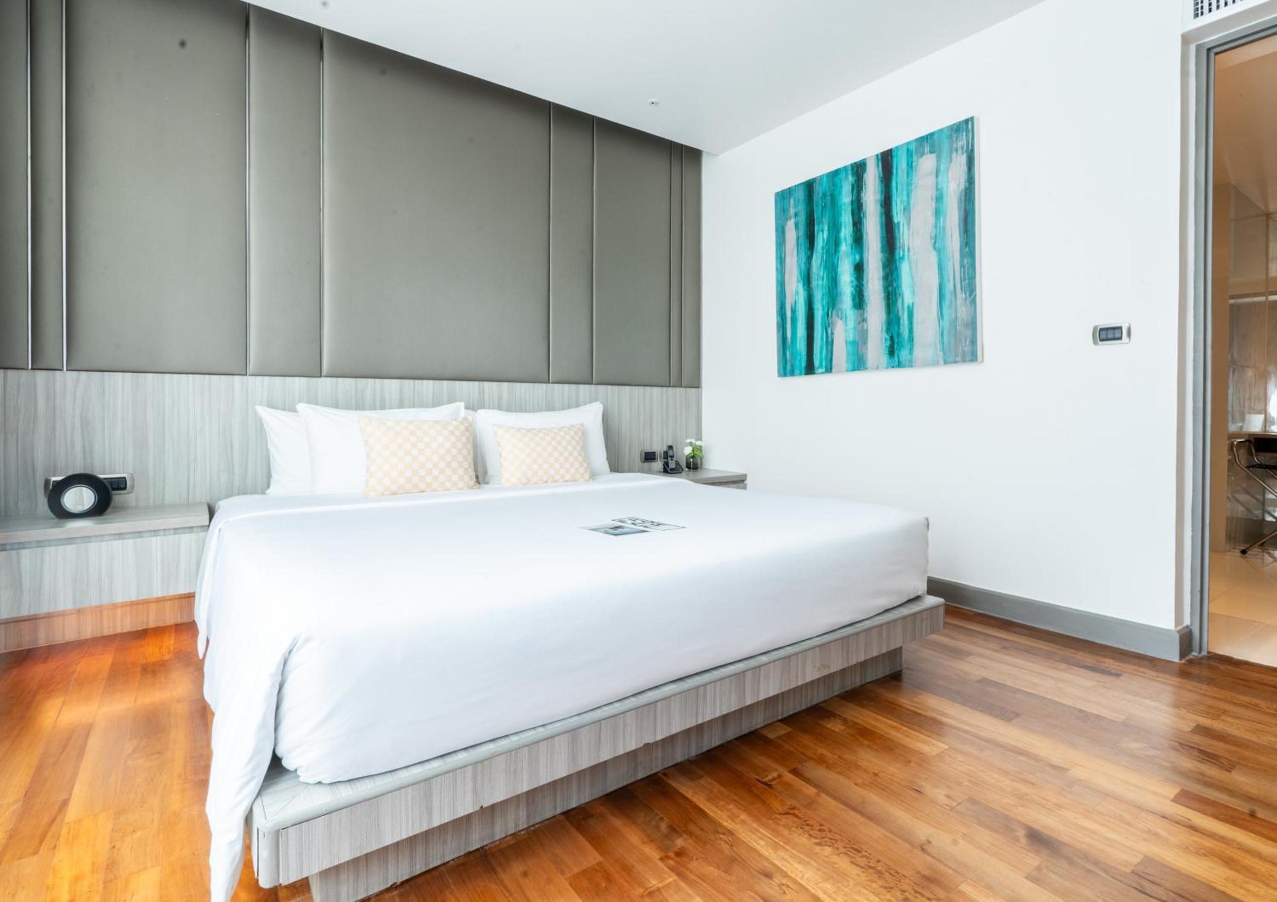 One-Bedroom Deluxe photo 2