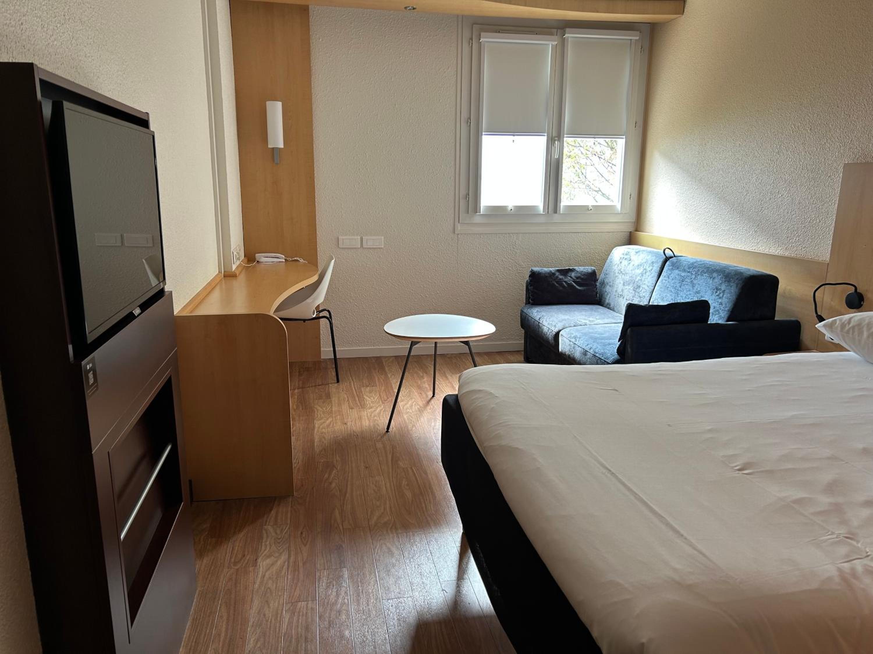 Standard Room with One Double Bed and One Double Sofa bed photo 3