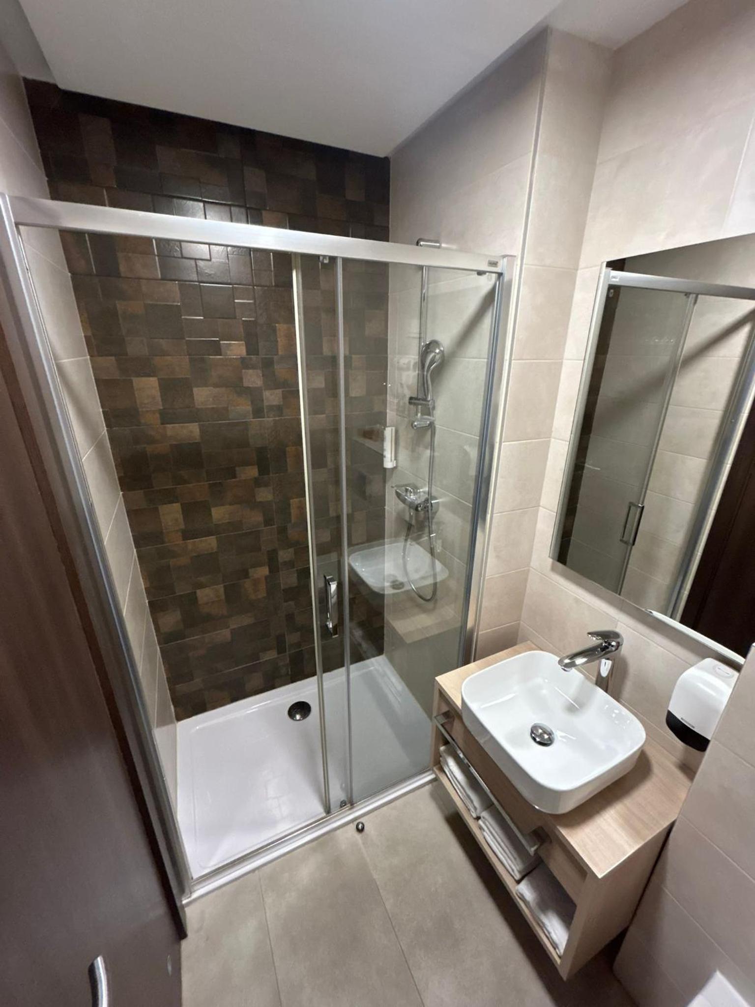 Double or Twin Room with Balcony, photo 7