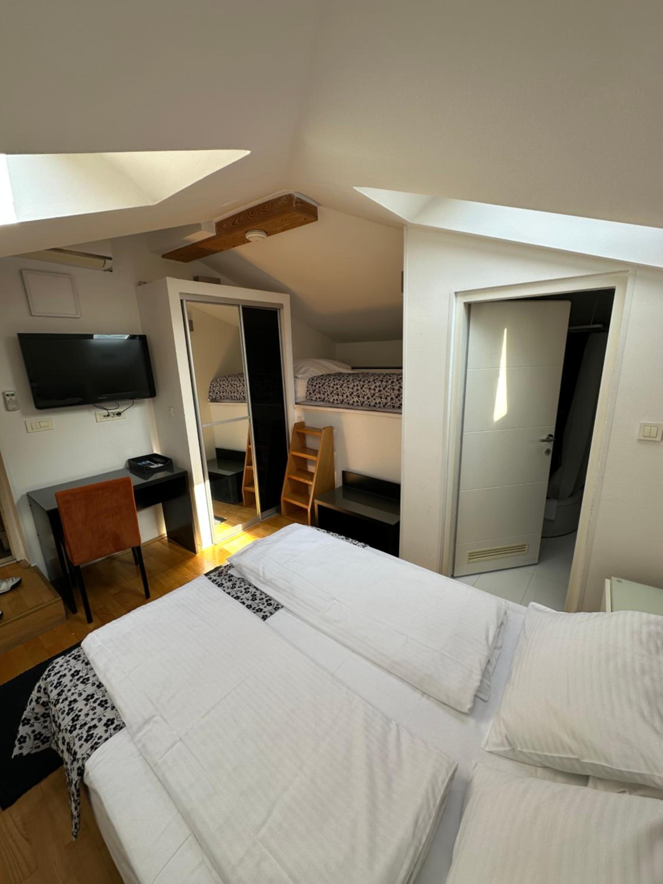 Comfort Triple Room