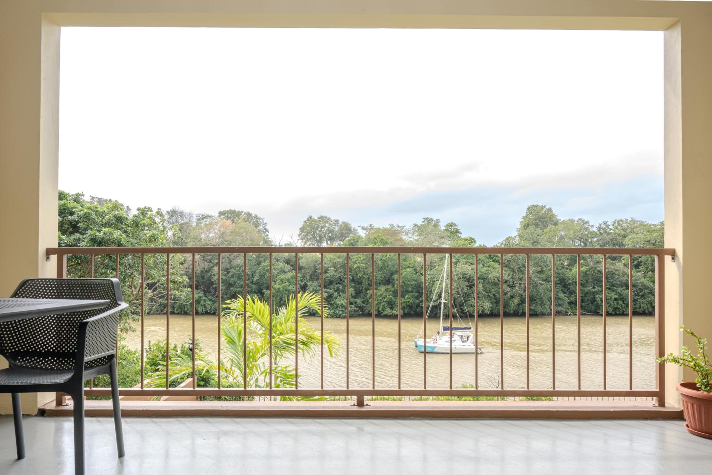 Deluxe Double Room with Balcony photo 1
