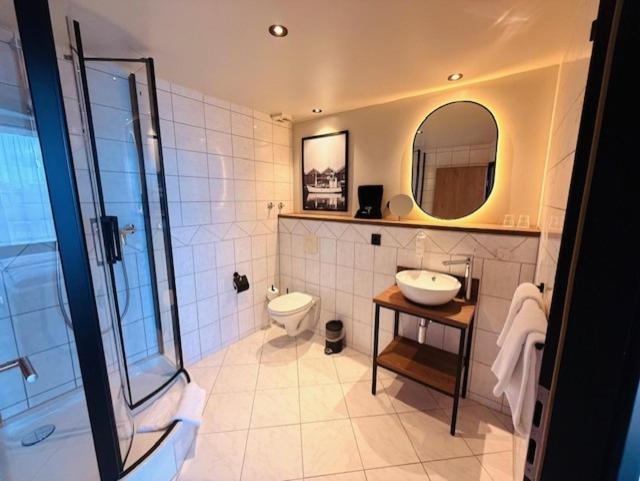 Superior Room - 1 King Bed