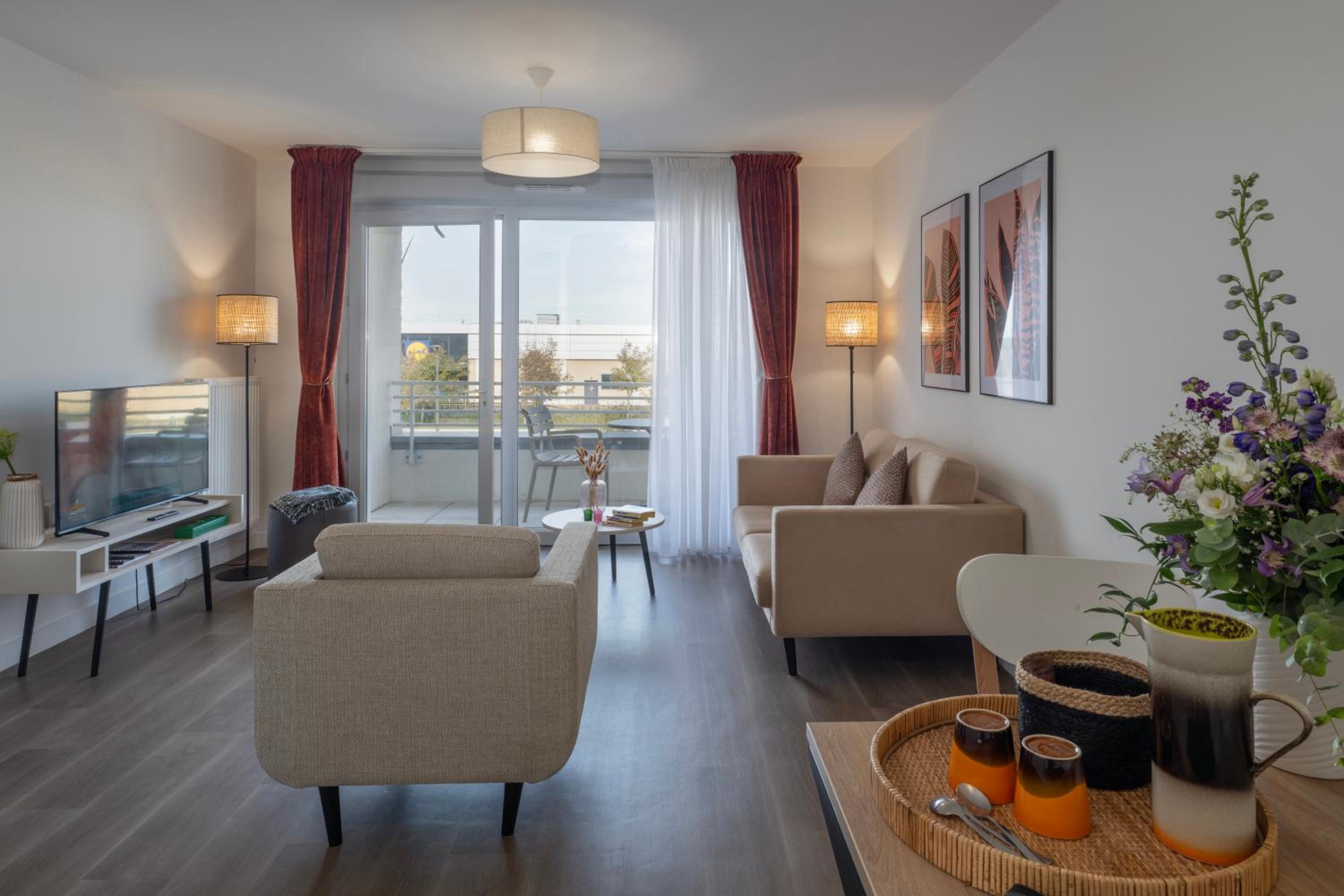Studio Apartment with Balcony photo 2