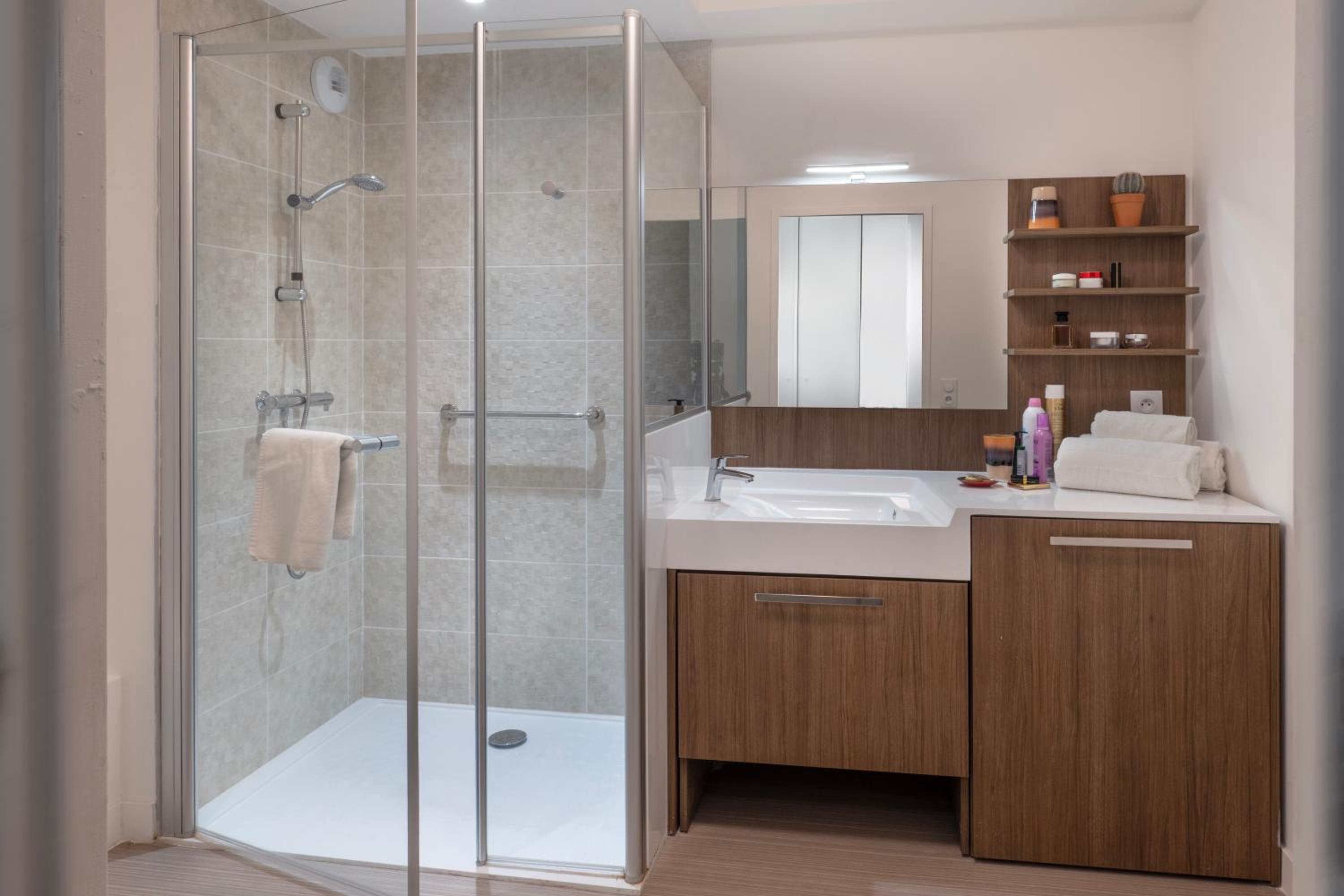 Studio Apartment with Balcony photo 3