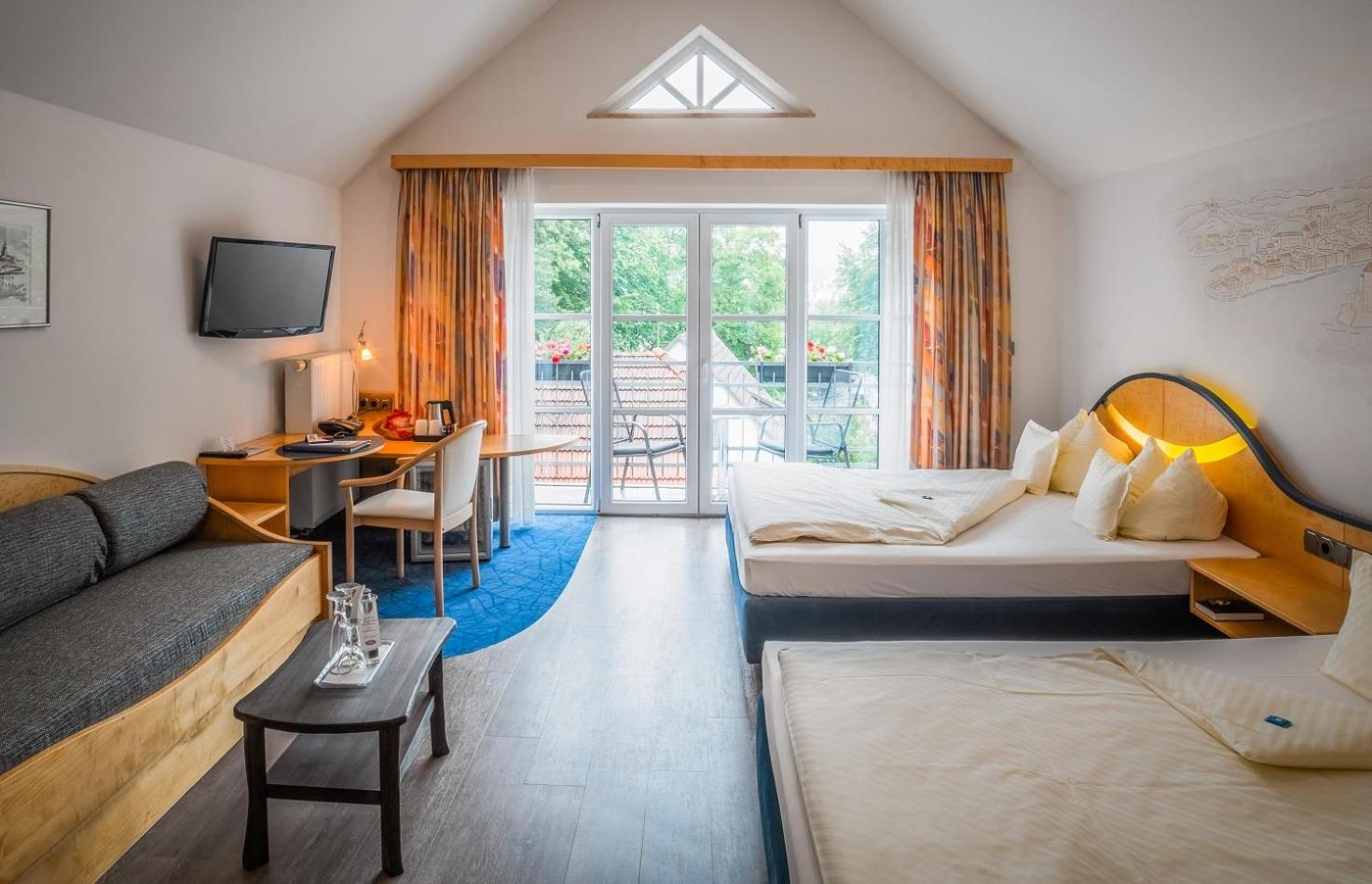 Deluxe Double Room with Extra Bed photo 2