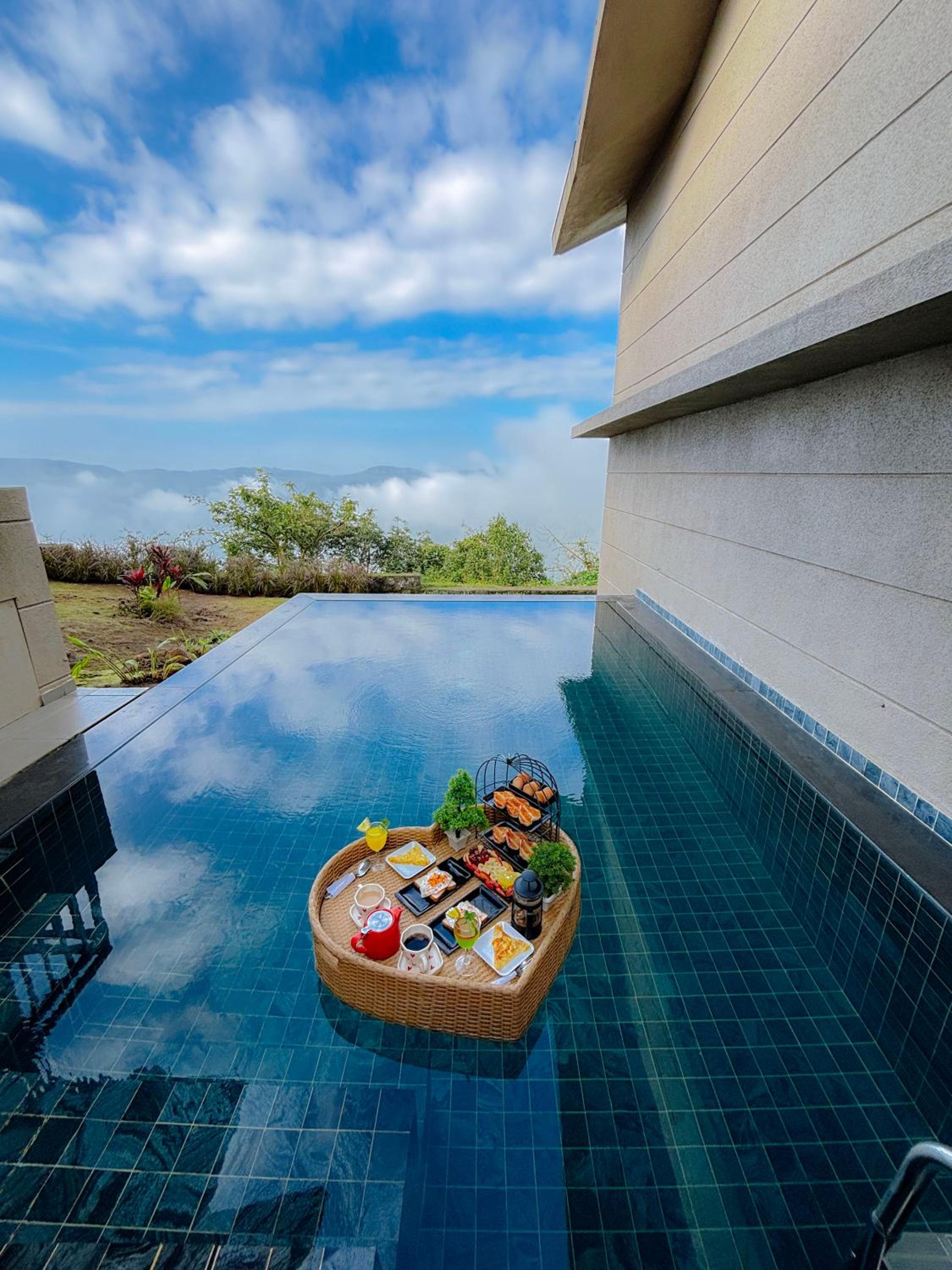 Suite with Private Pool - Photo 9