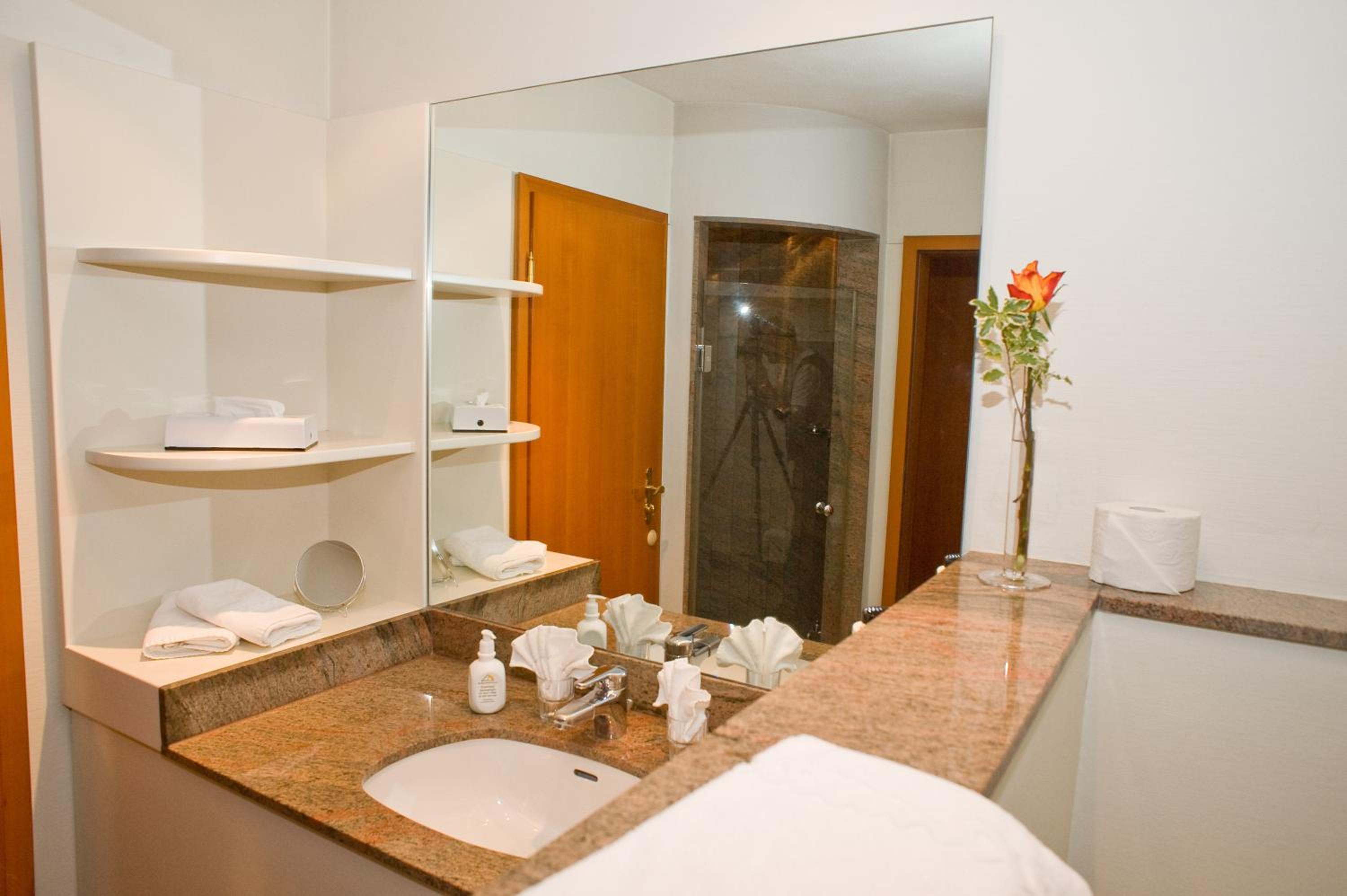 Suite - Photo 2