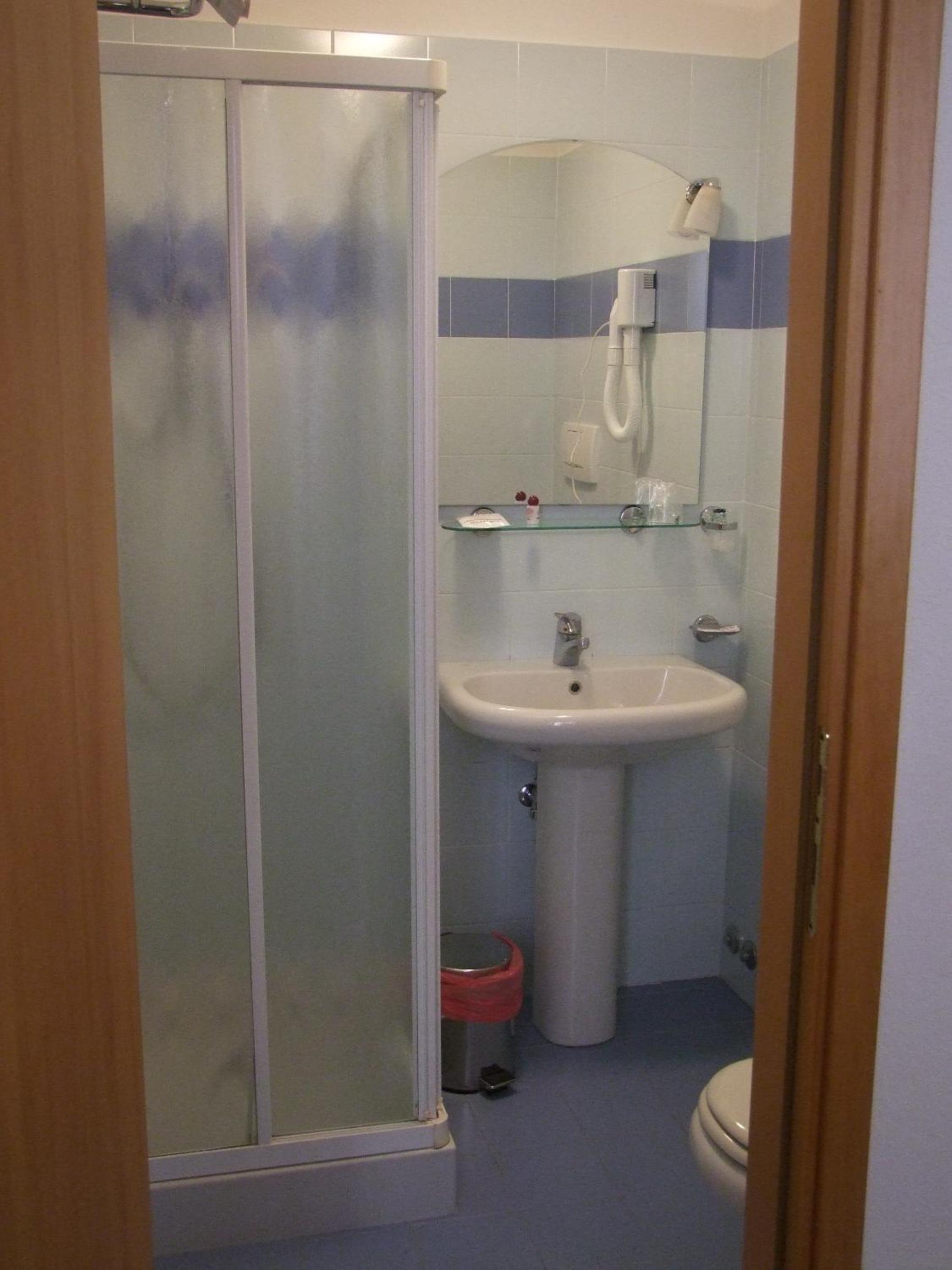 Economy Double Room photo 3