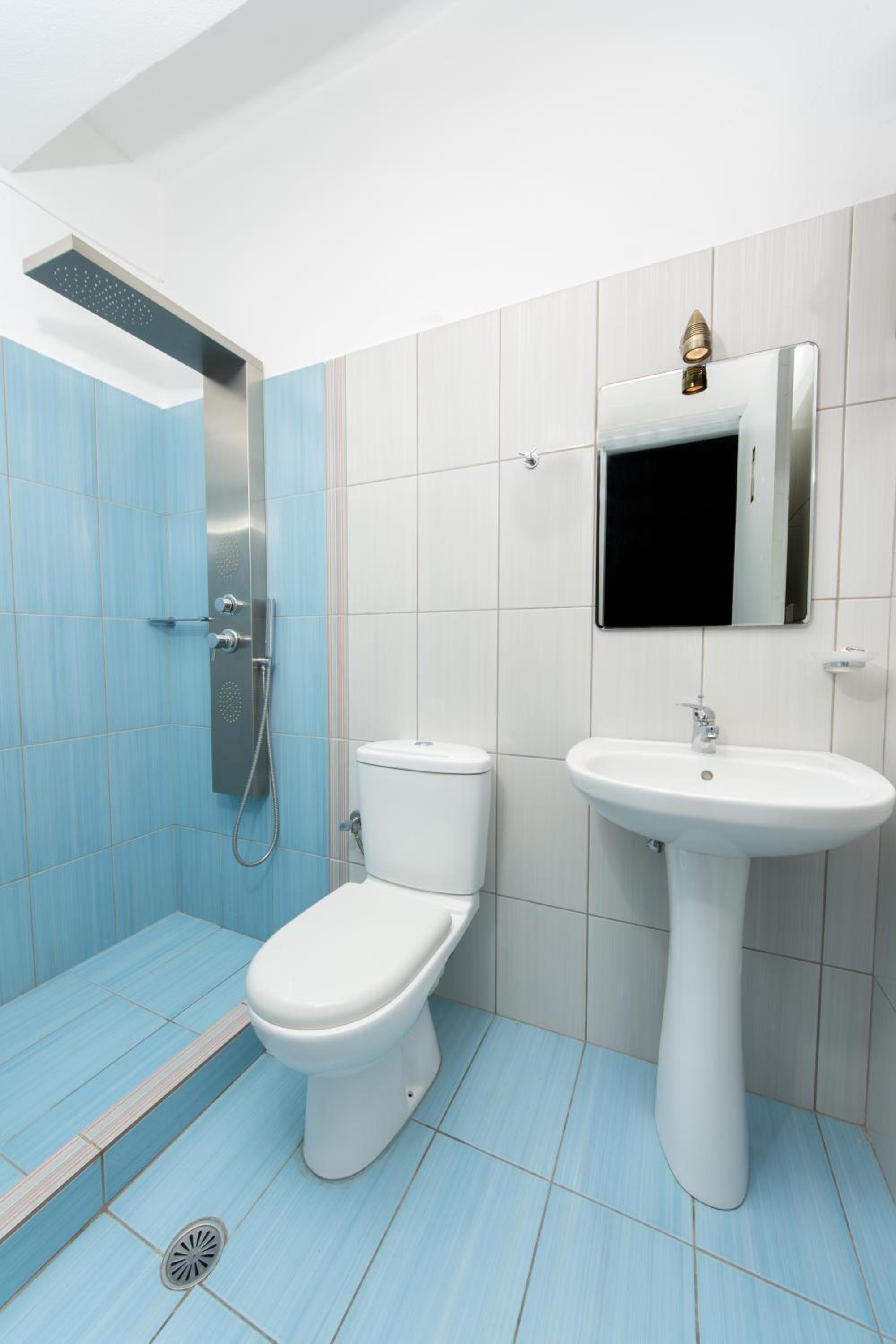 Triple Studio Semi-Basement - Photo 5
