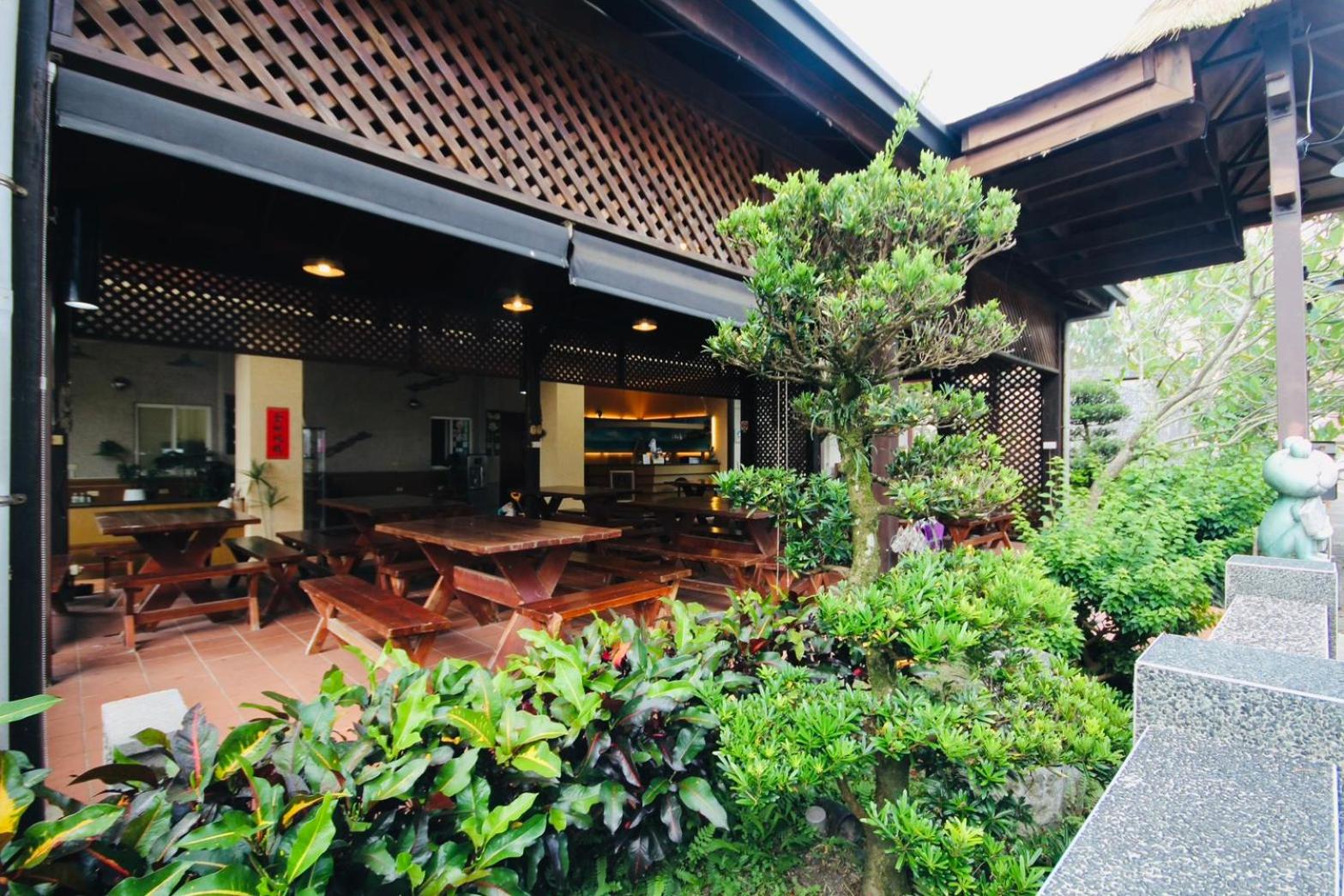 Six-Bedroom House photo 1