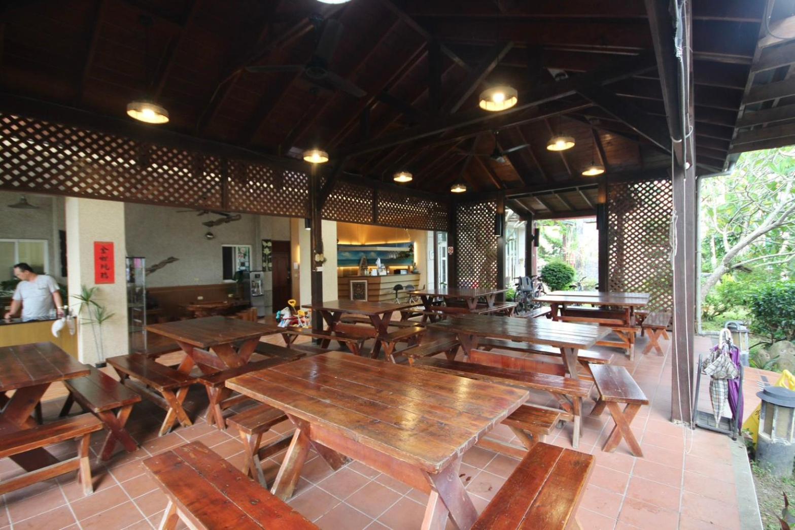 Six-Bedroom House photo 2