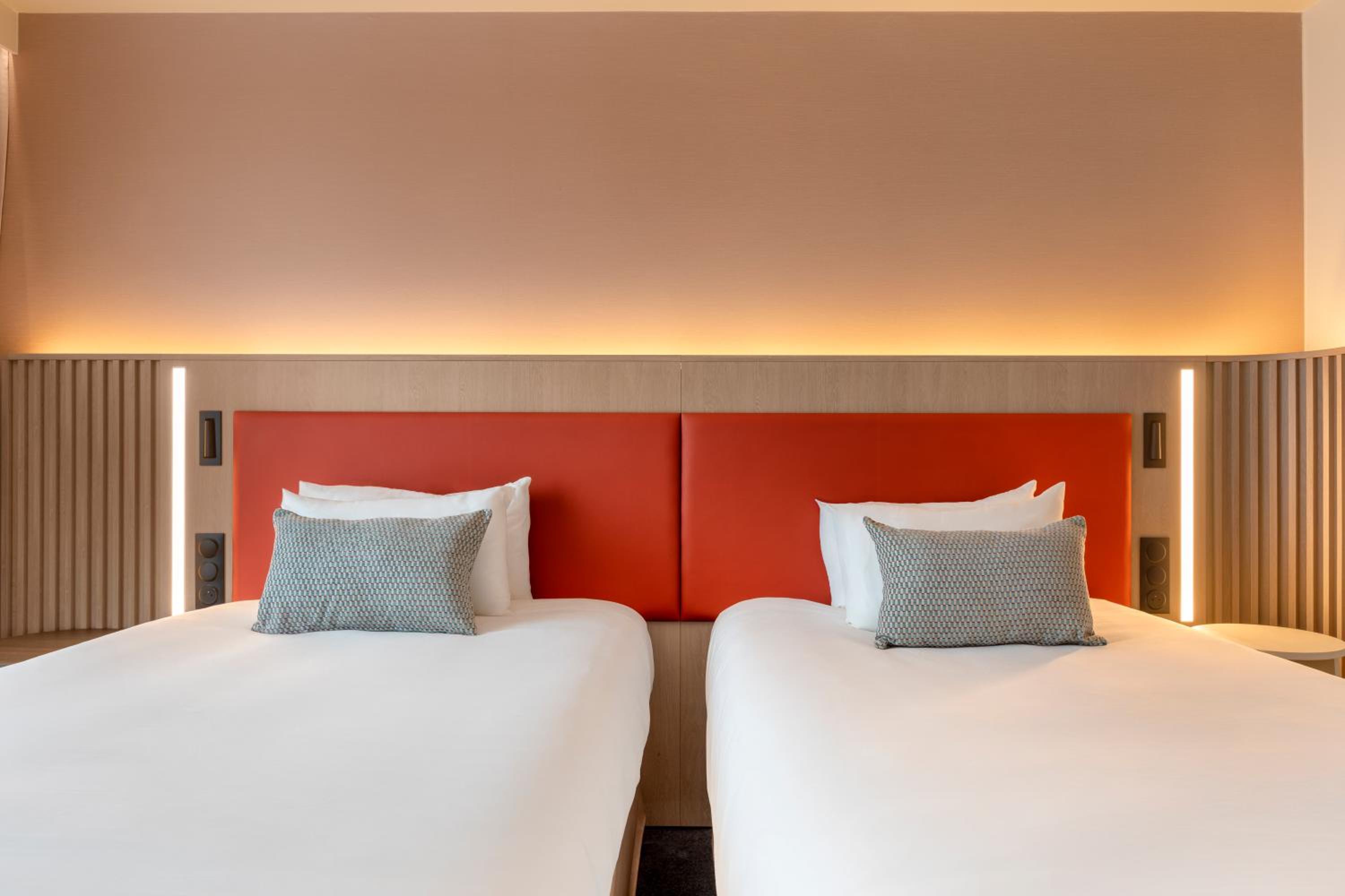 Superior Twin Room with Breakfast & WiFi - Photo 4