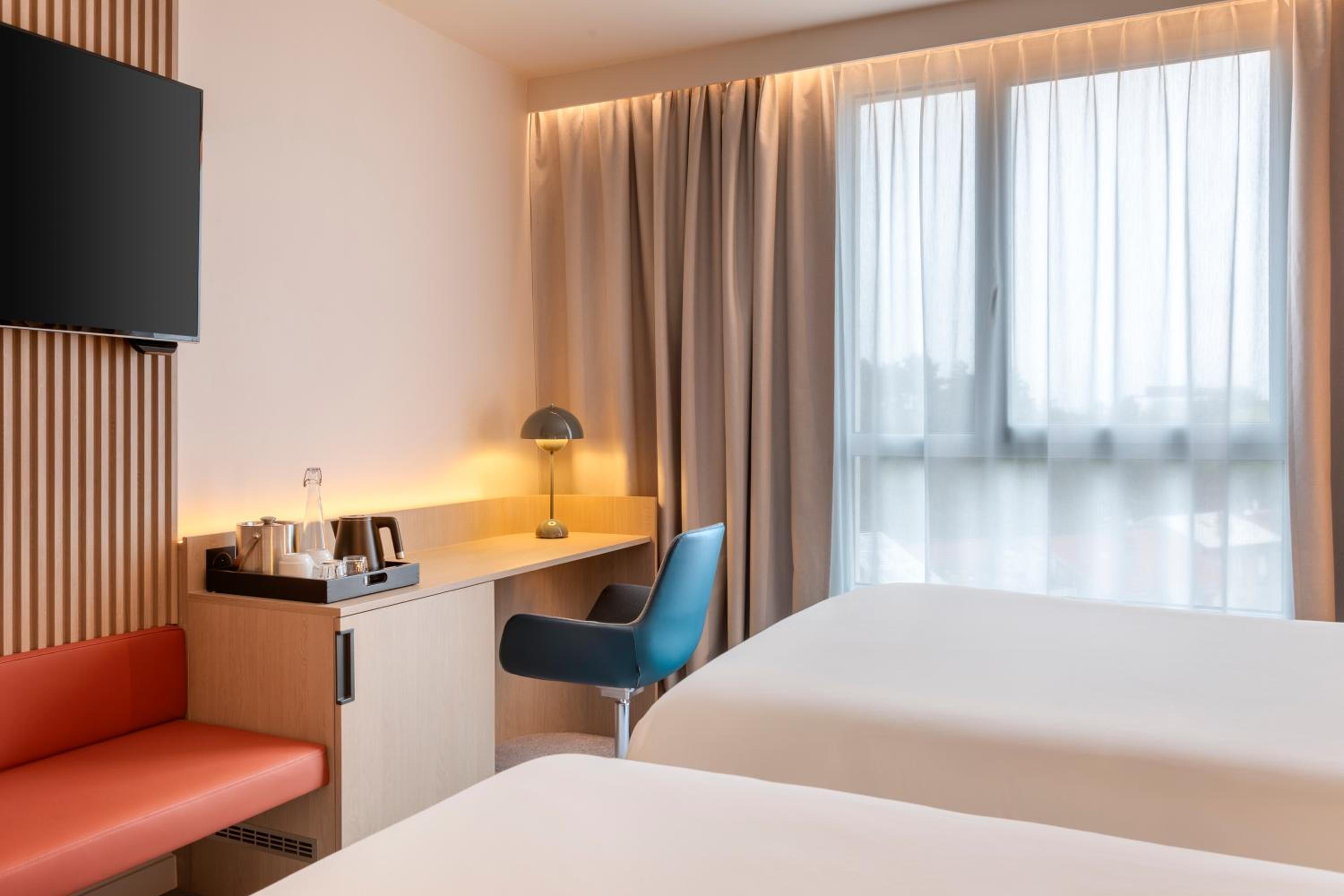 Superior Twin Room with Breakfast & WiFi - Photo 1