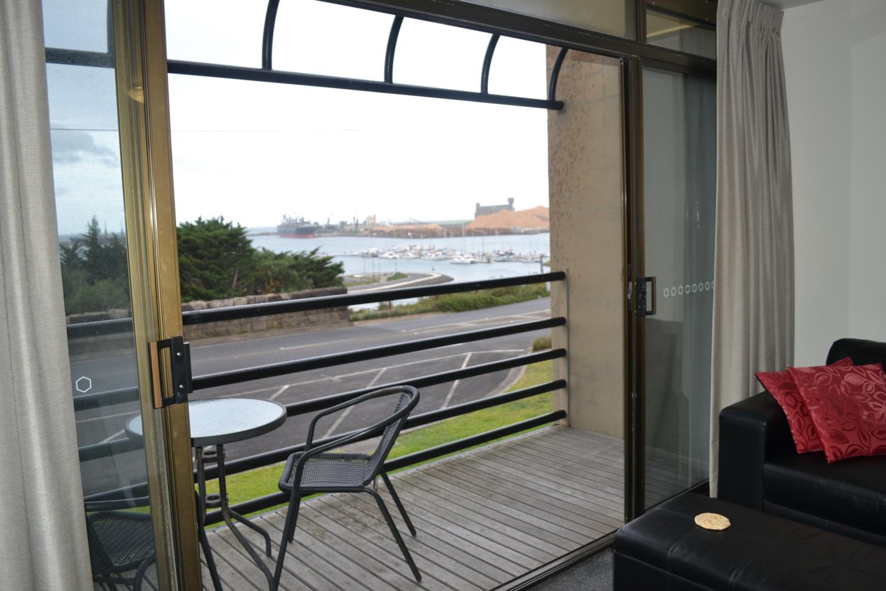 Apartment with Balcony - Photo 21
