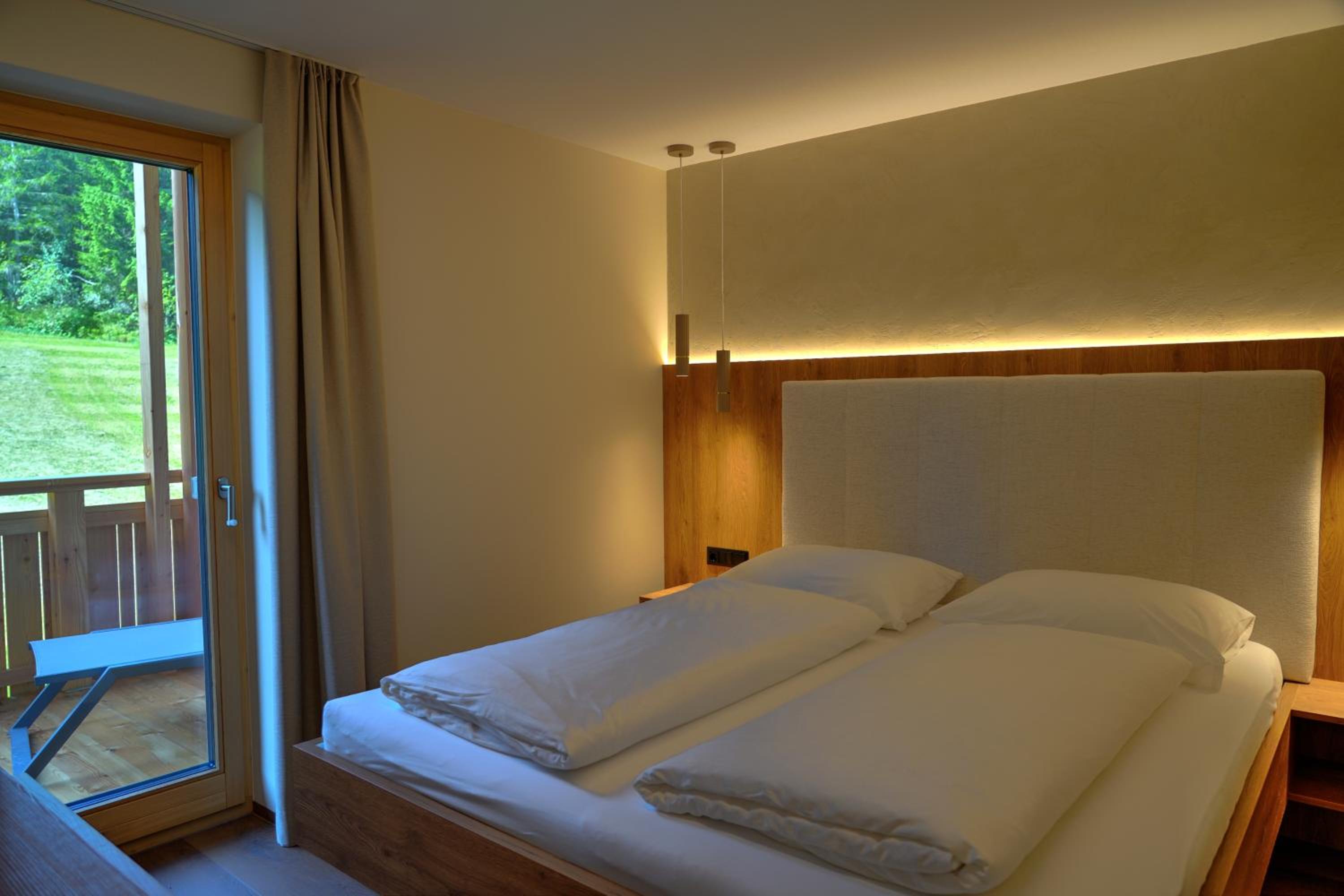 Two-Bedroom Apartment with Balcony photo 2
