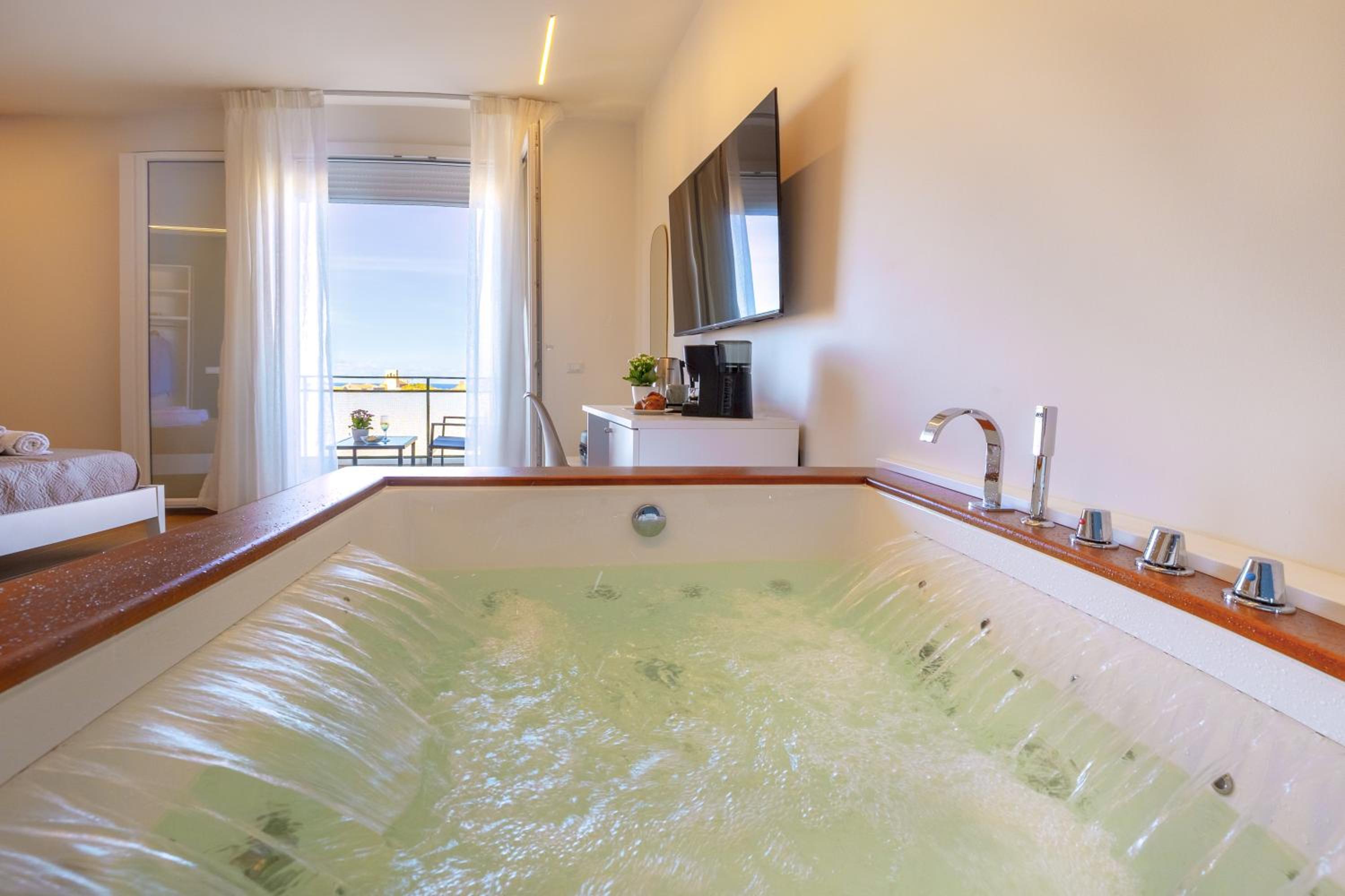 King Room with Spa Bath