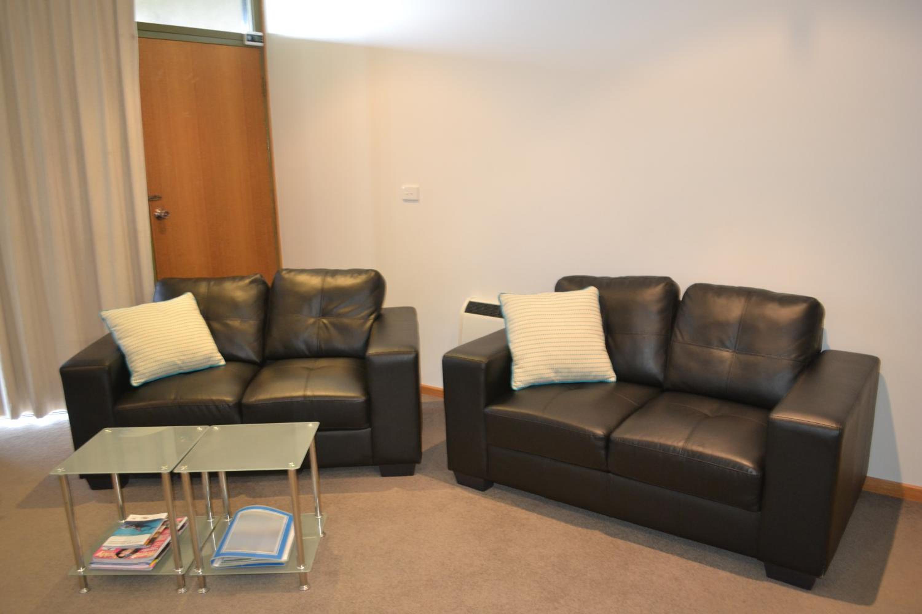 Apartment with Balcony - Photo 10
