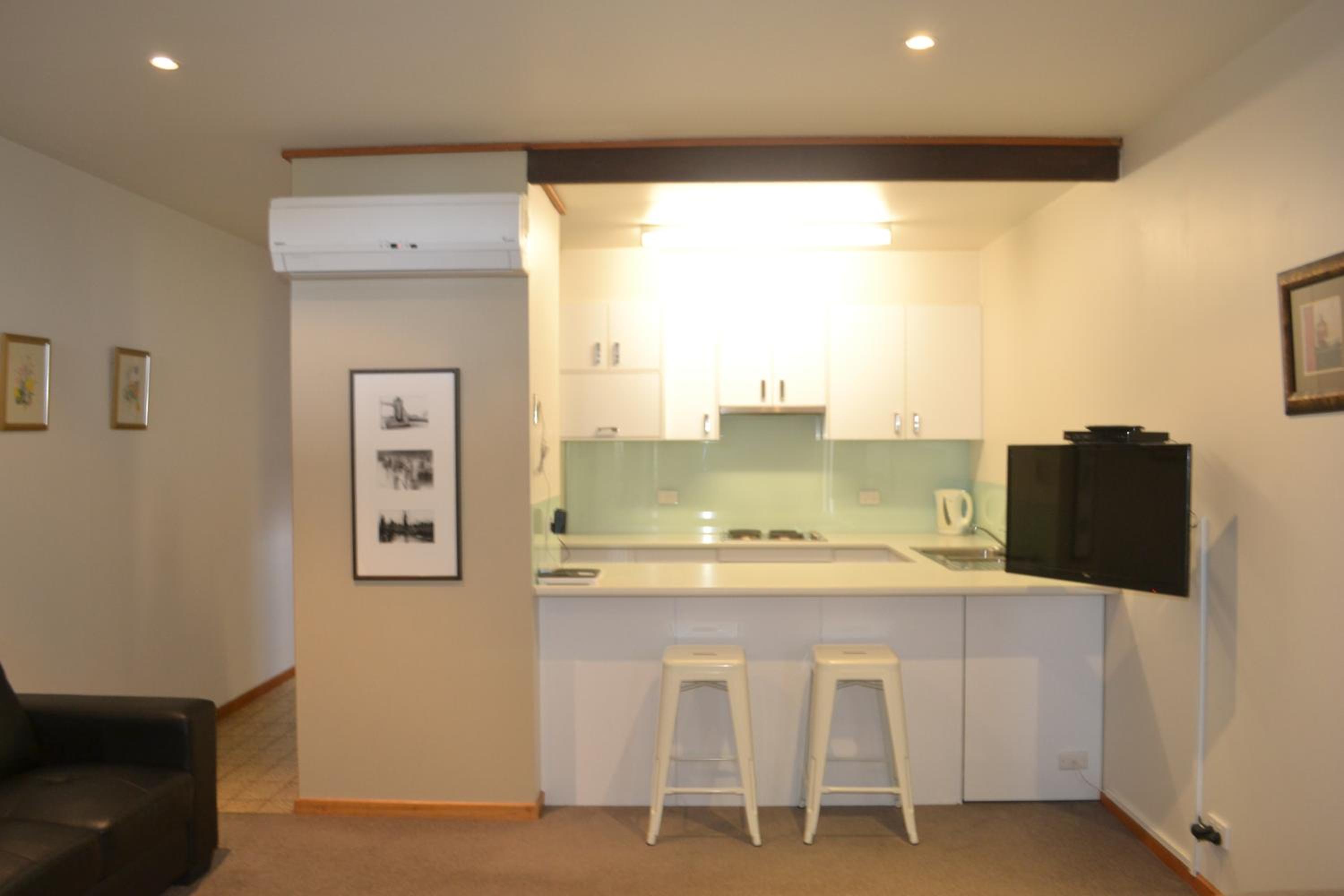 Apartment with Balcony - Photo 9