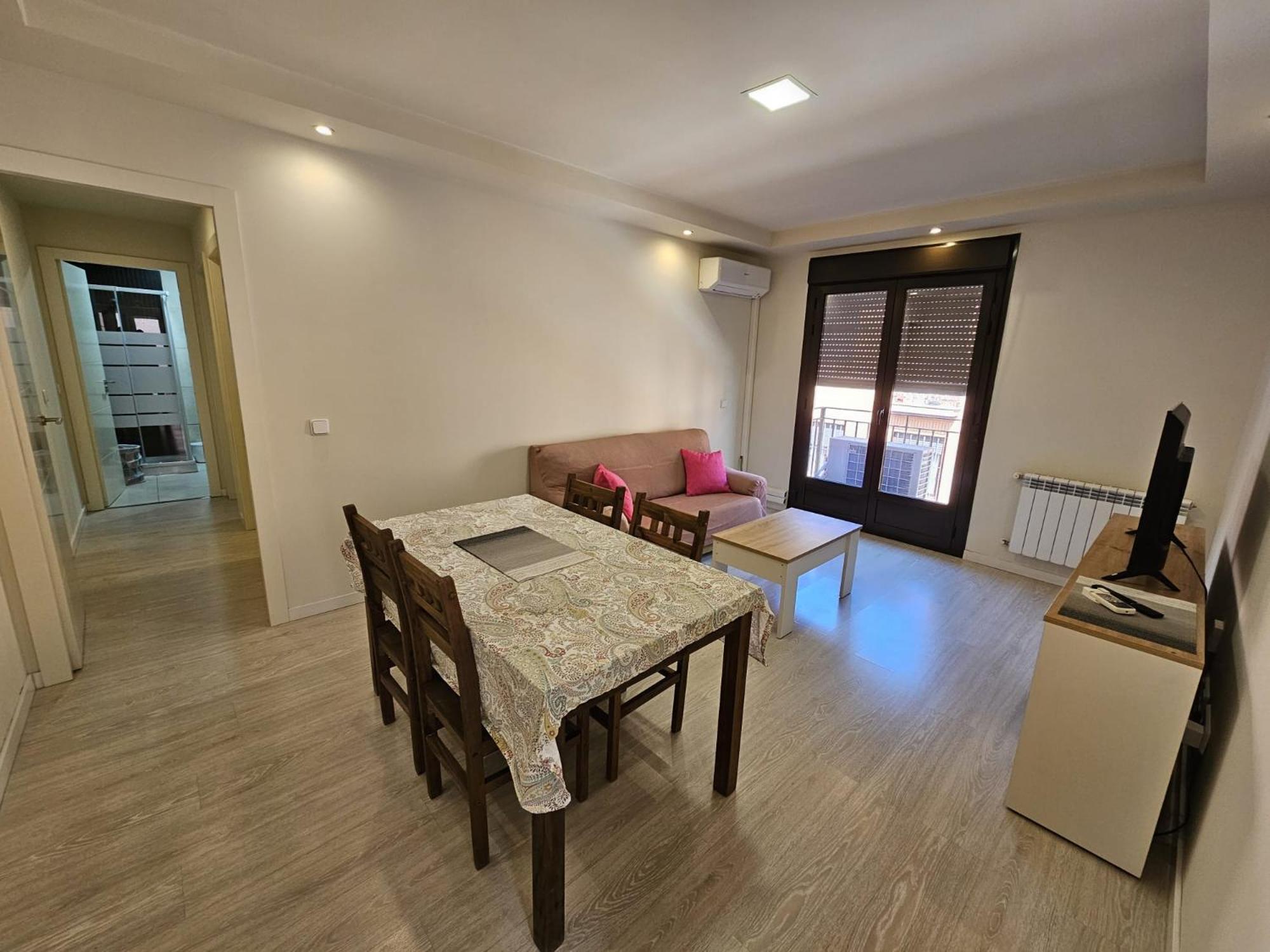 Two-Bedroom Apartment with Balcony photo 2