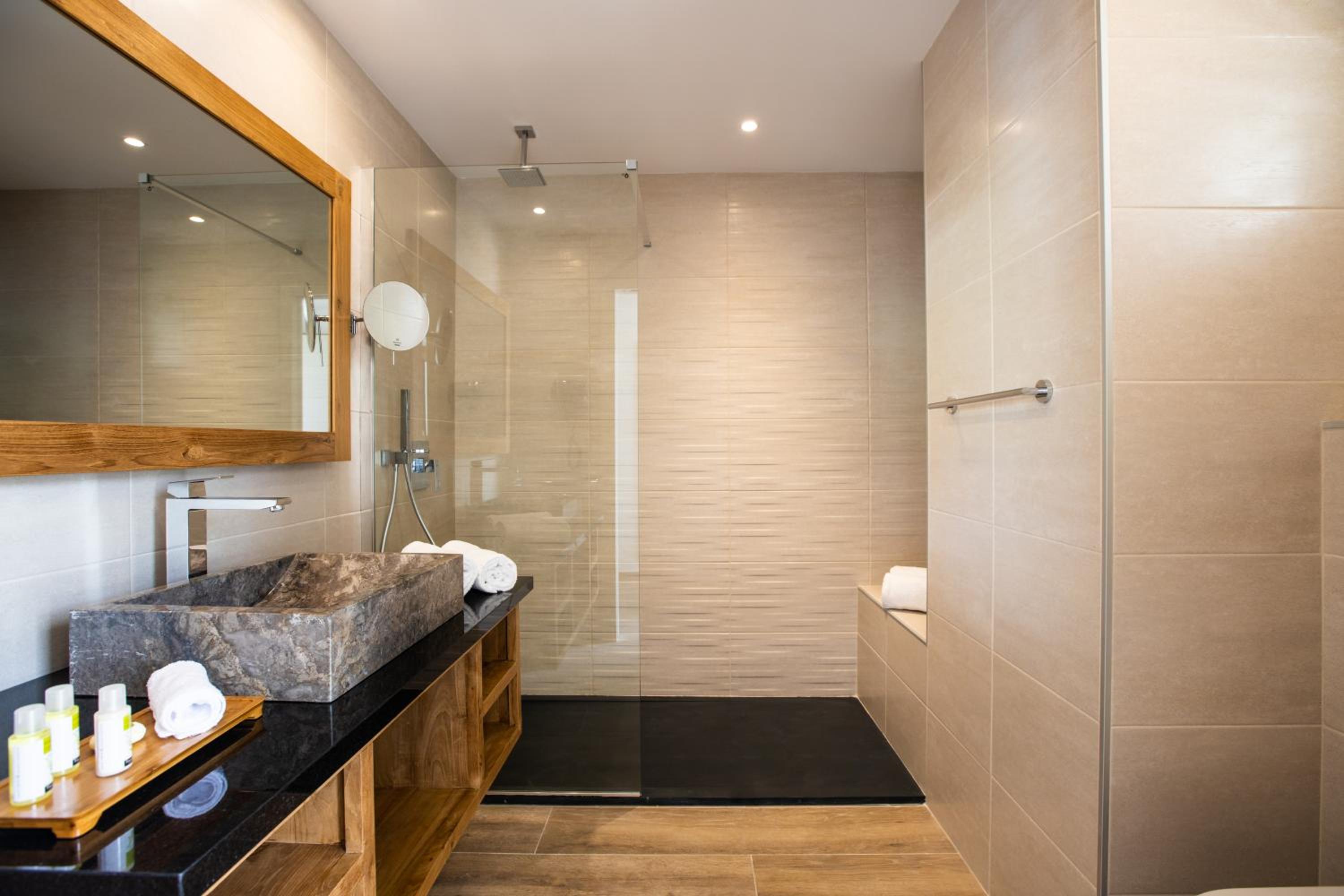 Ocean Deluxe Junior Suite - 2 Full Beds